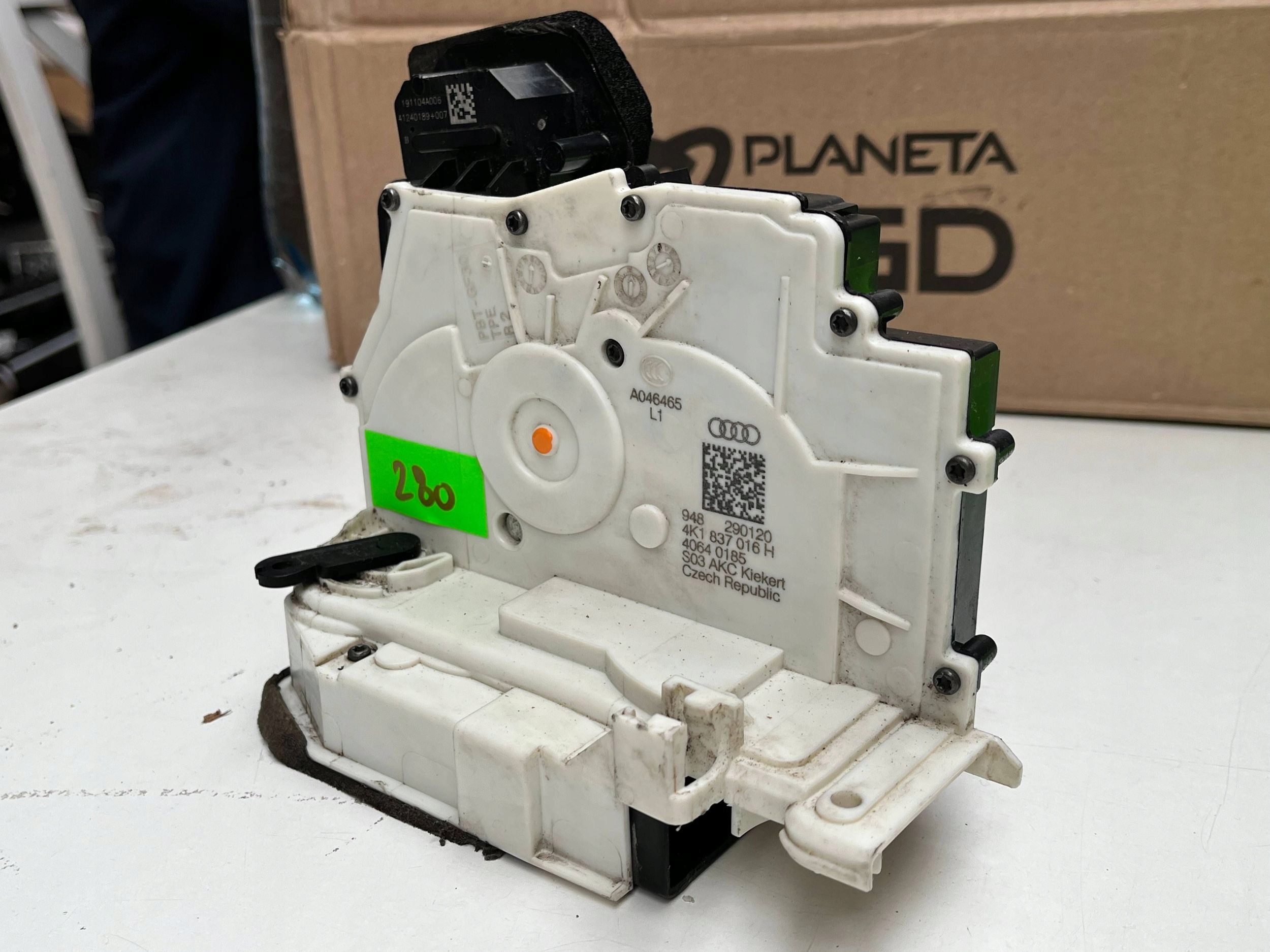 lock door right front Audi A6 A7 Q8 4K1837016H !J