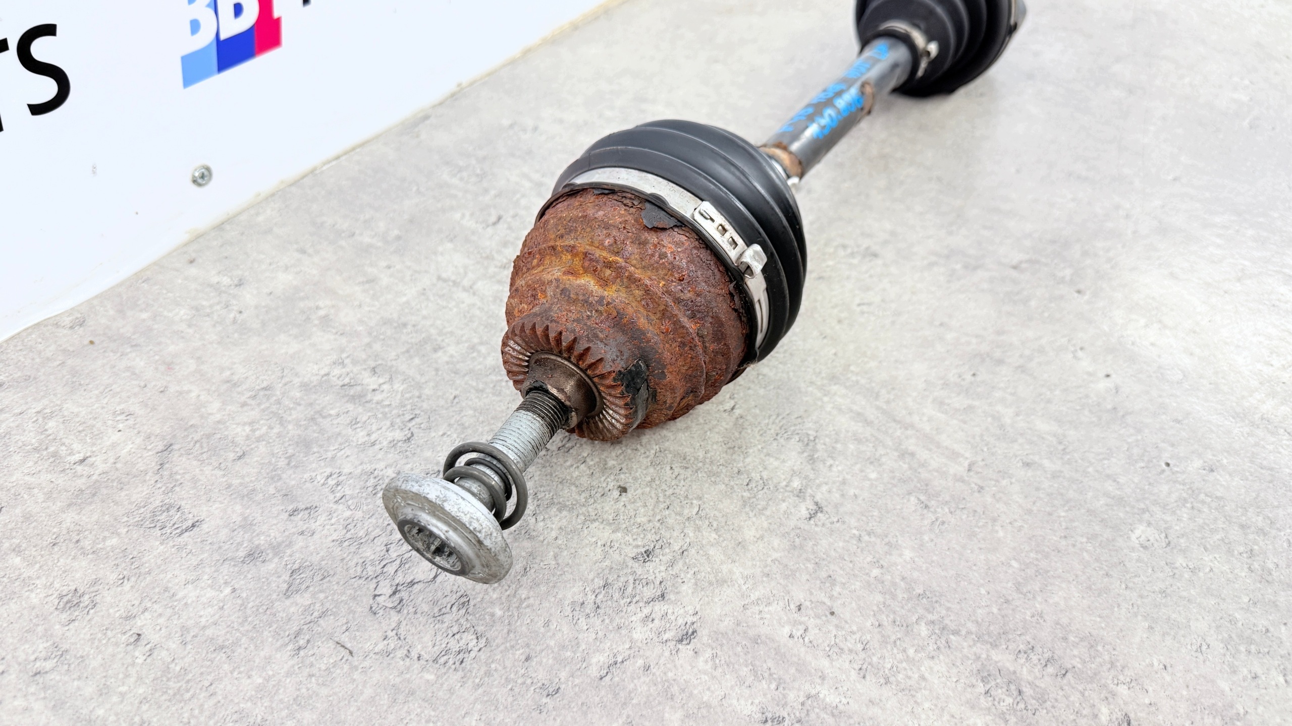 BMW F48 X1 semi-axis left front front 18D AUTOMAT 8611939