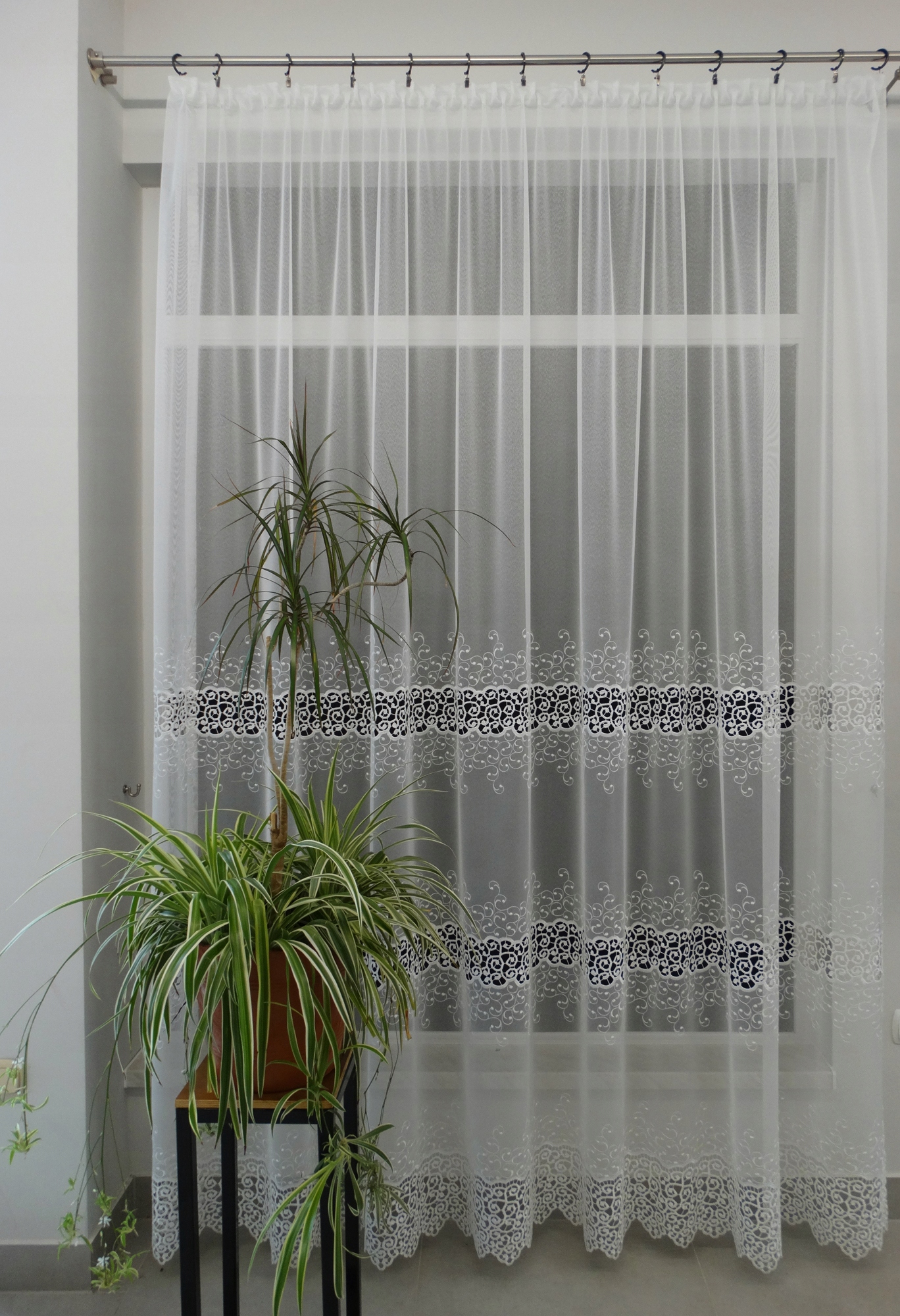 Mg Záclona Soledad Enzo s guipurou 290x250 s páskou