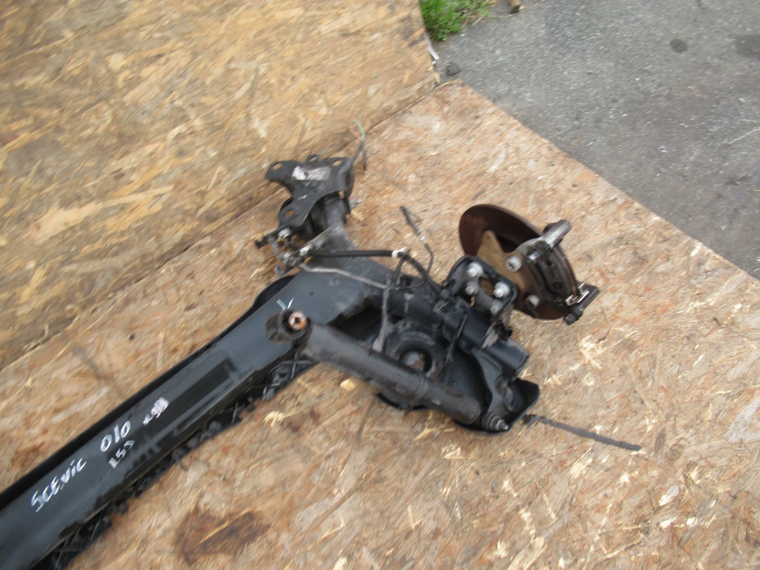 axis rear part Renault Scenic III 1.5DCI 09