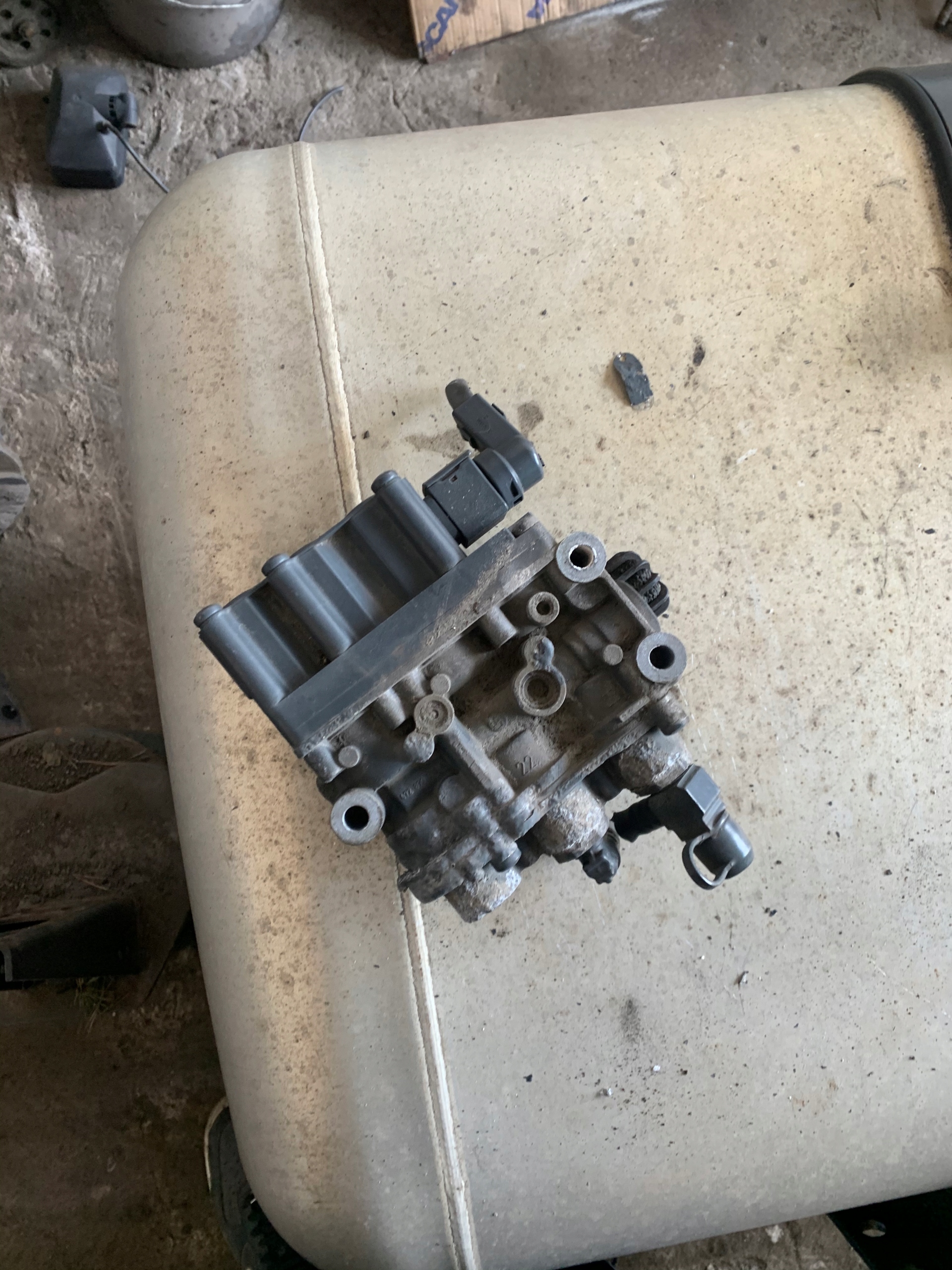 A0013271025 - Mercedes actros MP4 ecAS клапан