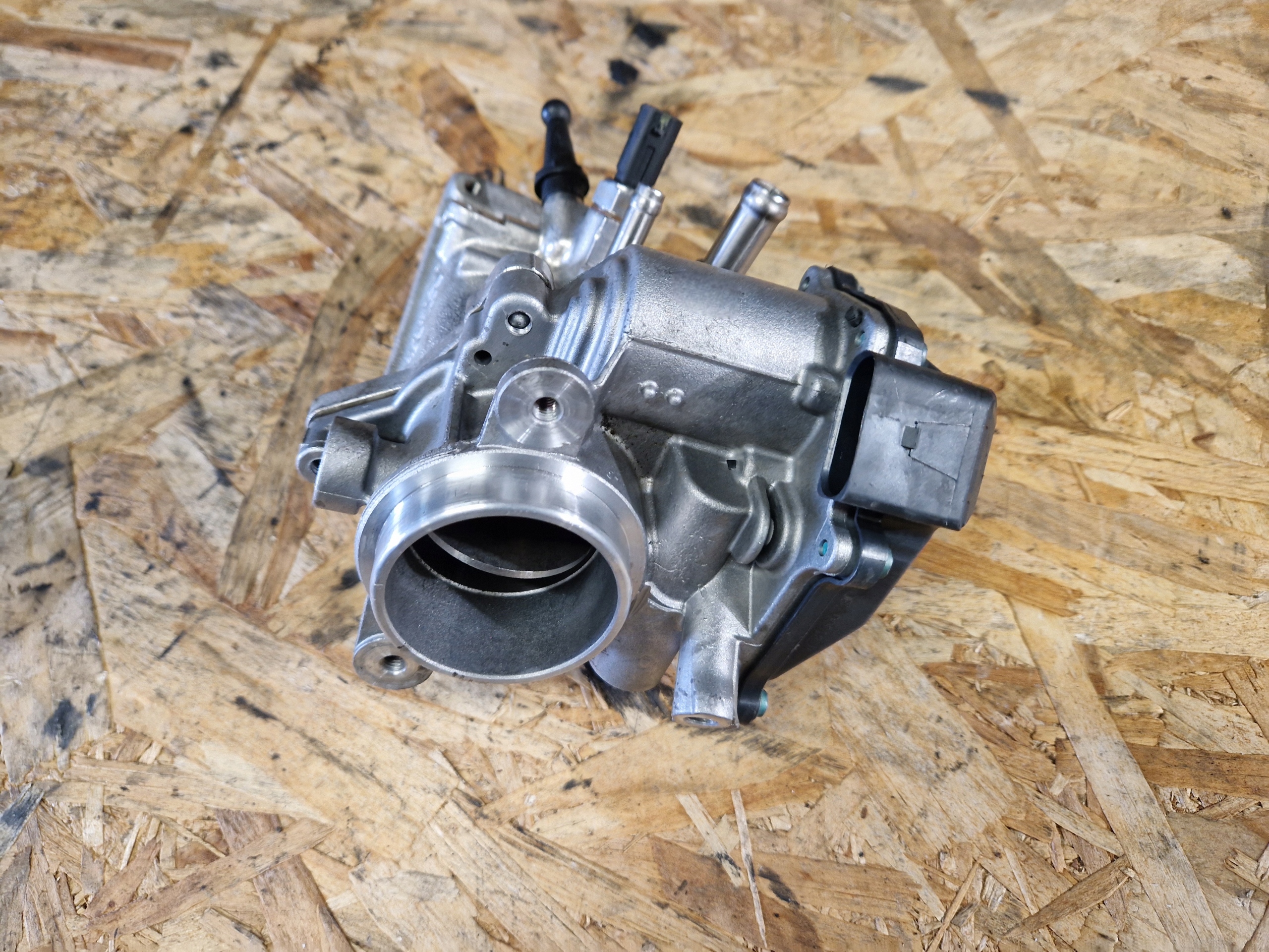 Valvola a farfalla VW SKODA AUDI 2.0TDI 04L128063T