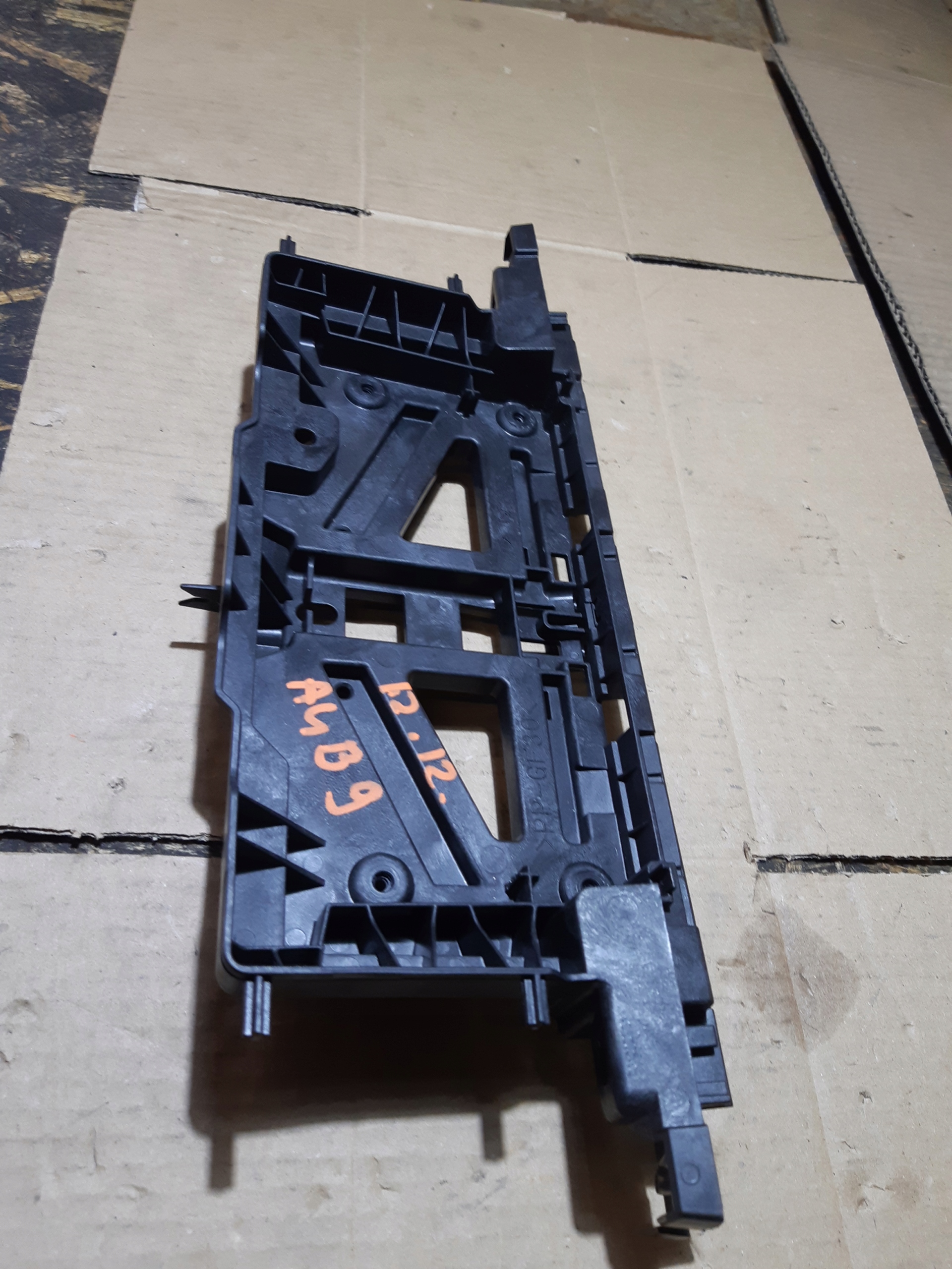 AUDI A4 B9 bracket support holder WYSWIETLACZA LCD