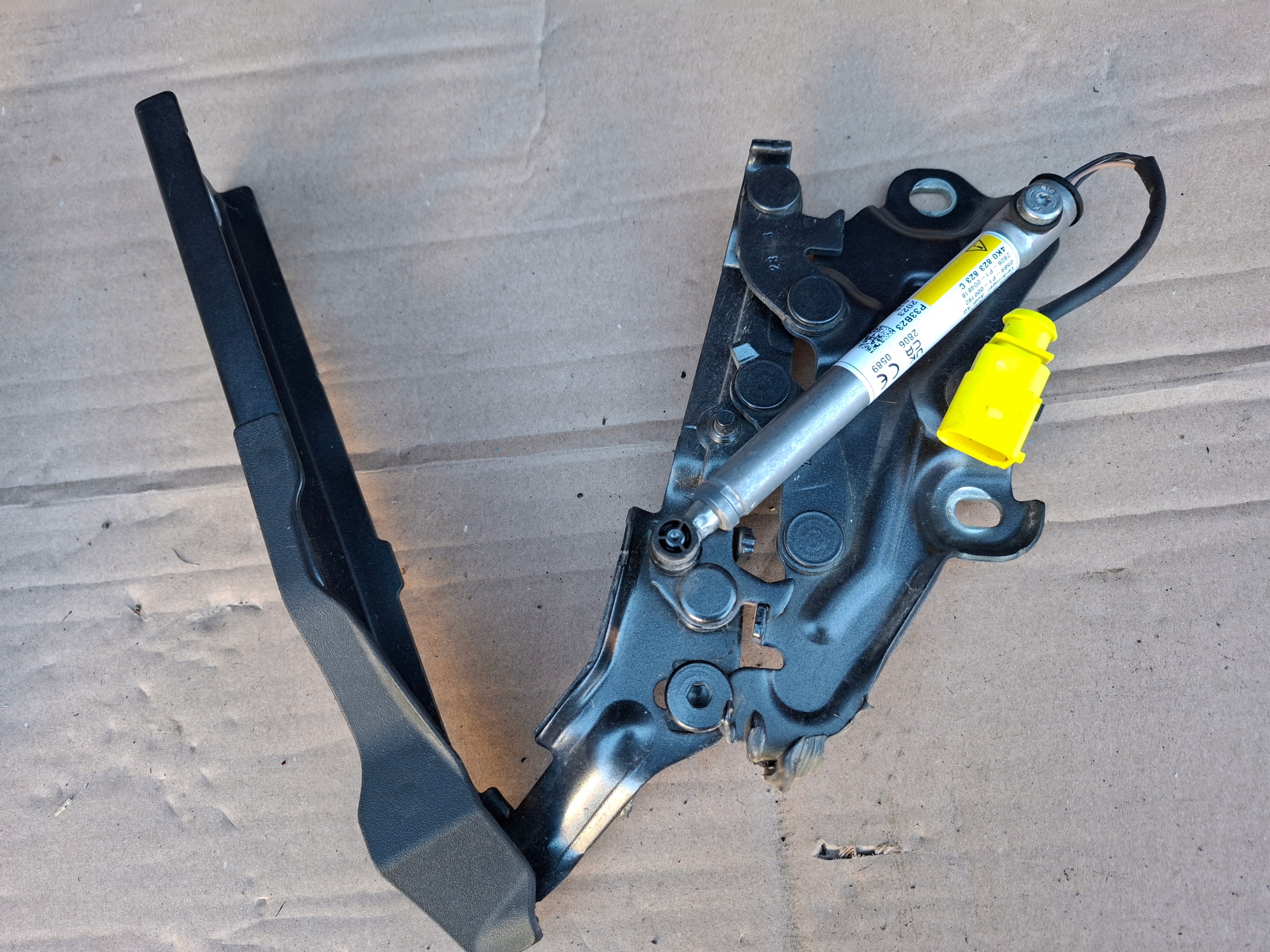 AUDI A6 C8 bonnet hinges left right front NABOJE 23r LZ7S
