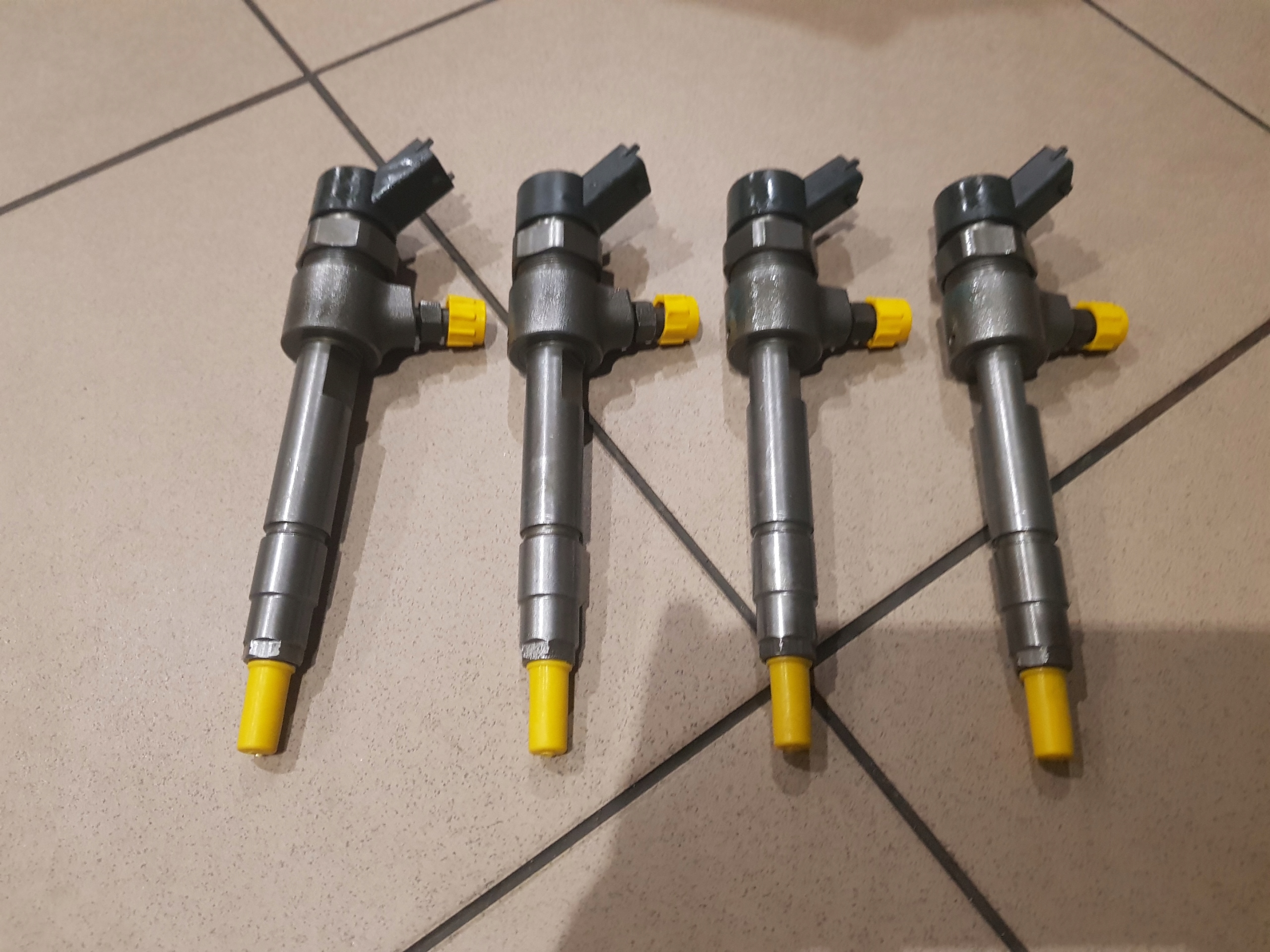 WTRYSK WTRYSKIWACZ FIAT ALFA 1.9 2.4JTD 0445110002