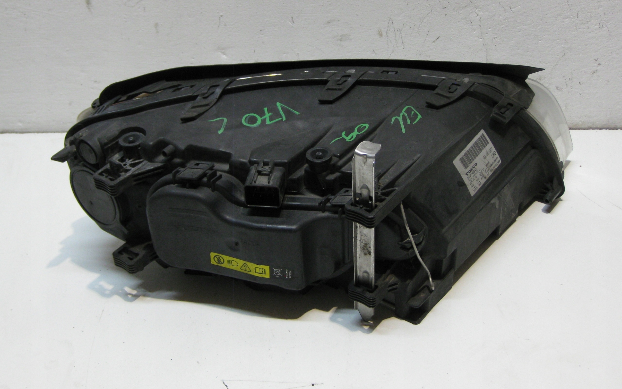 VOLVO V70 2.0 D 09R light left front XENON 31214347 EUROPA