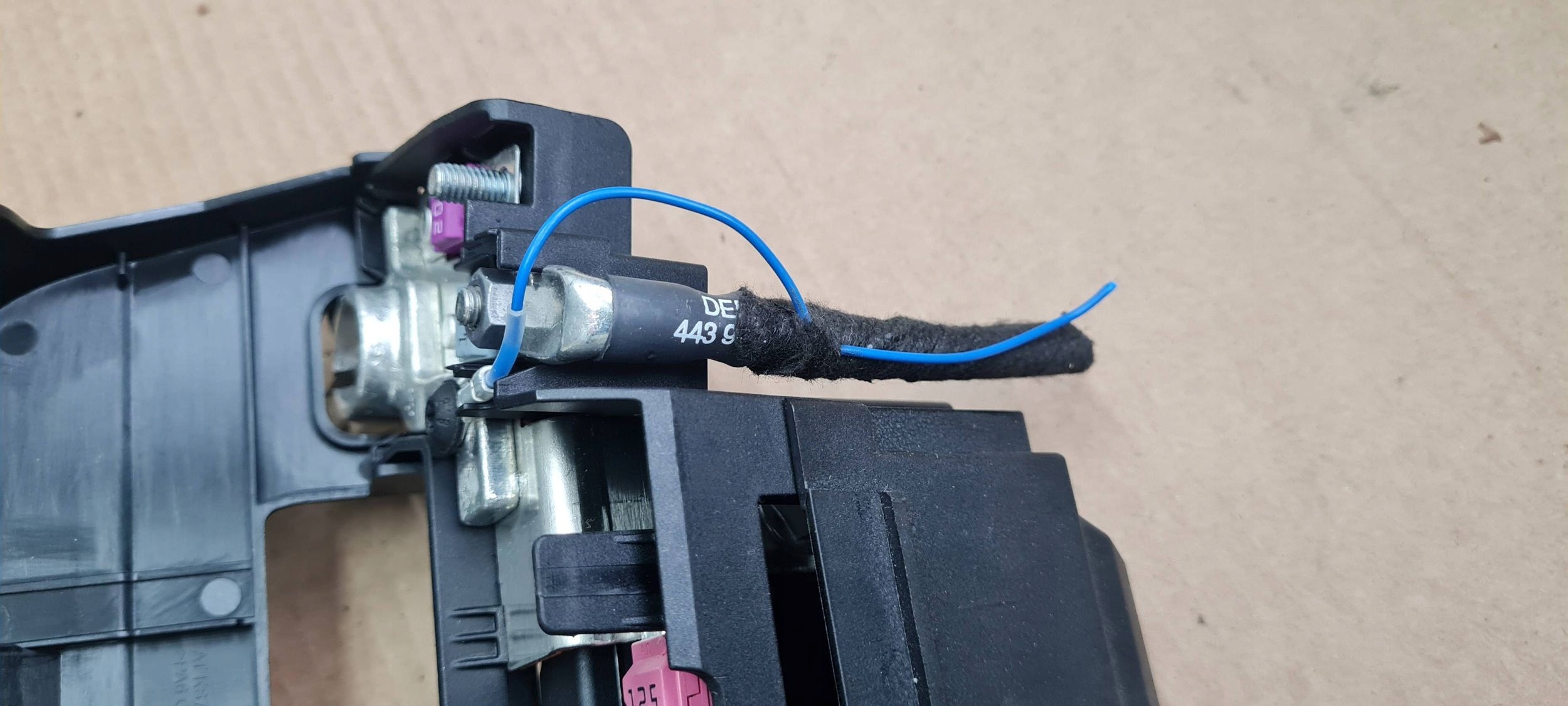 A4 B9 8W Stromverteiler Batteriekabel 8W0915459E A5 8W S5