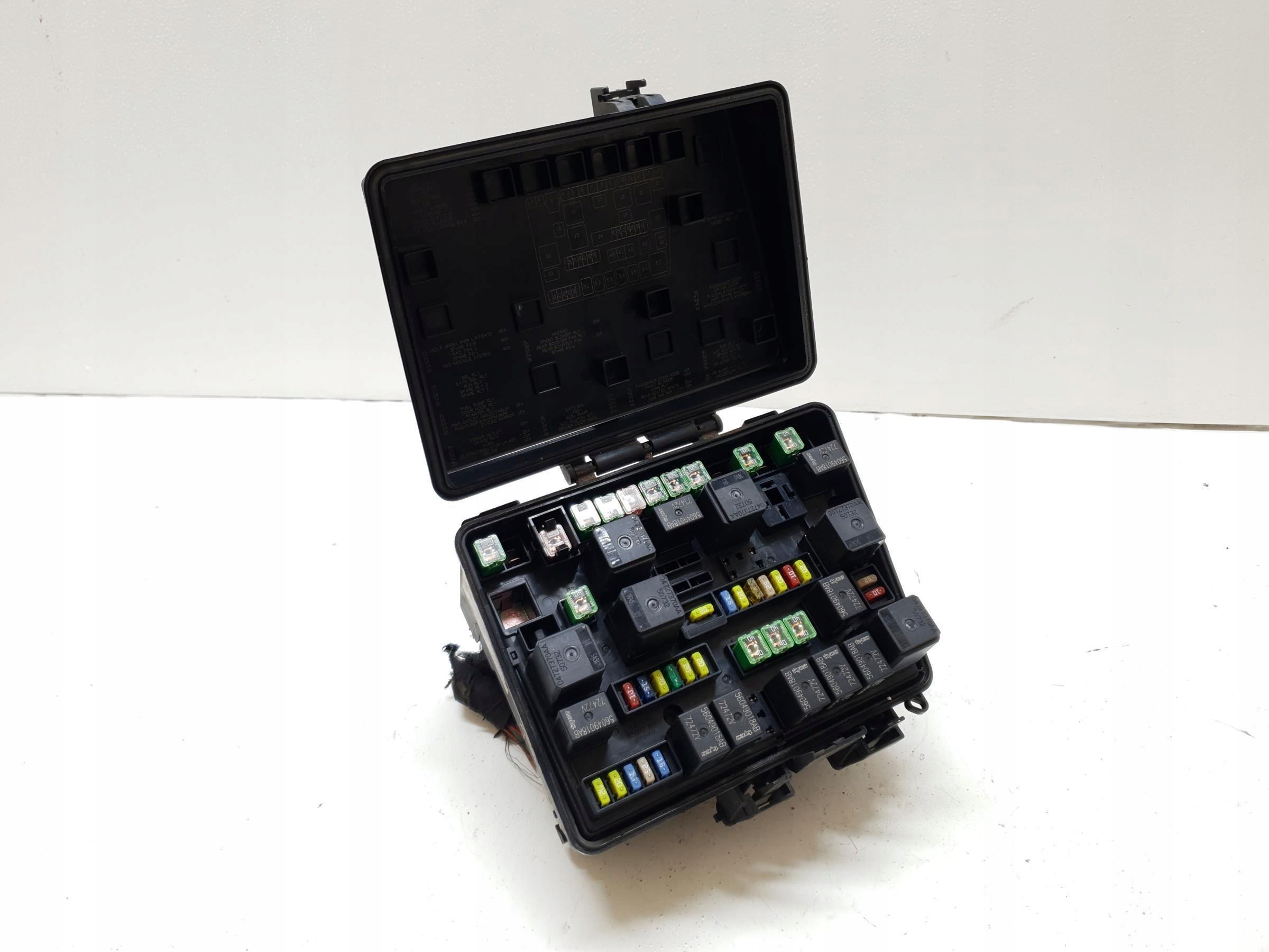 SKRZYNKA BEZPIECZNIKÓW CHRYSLER PACIFICA 3.5