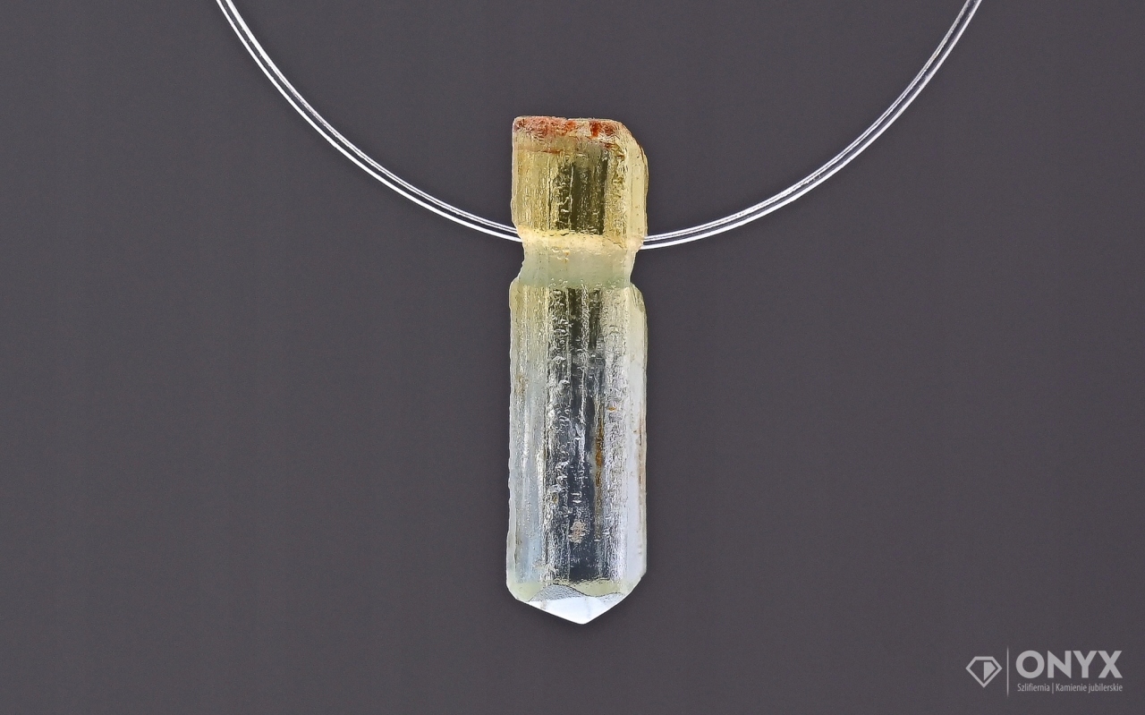 Akvamarín provrtaný přírodní křišťál 10x3 mm