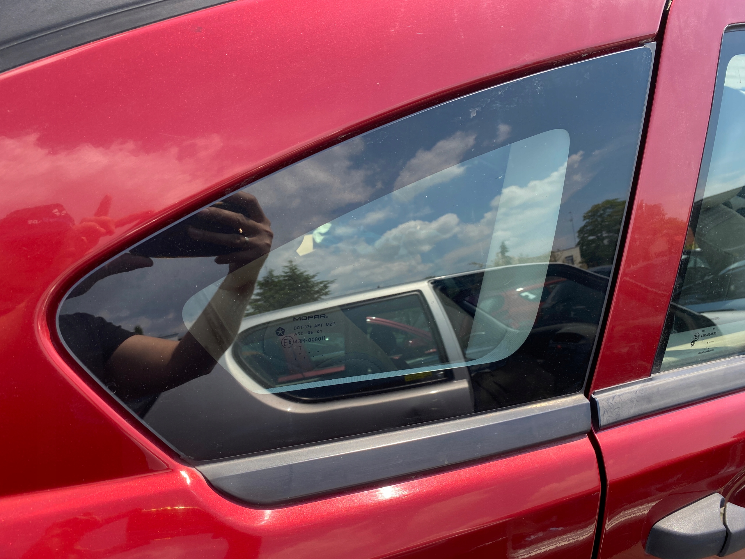prozor bočno karoserija desna Dodge Caliber 06-12