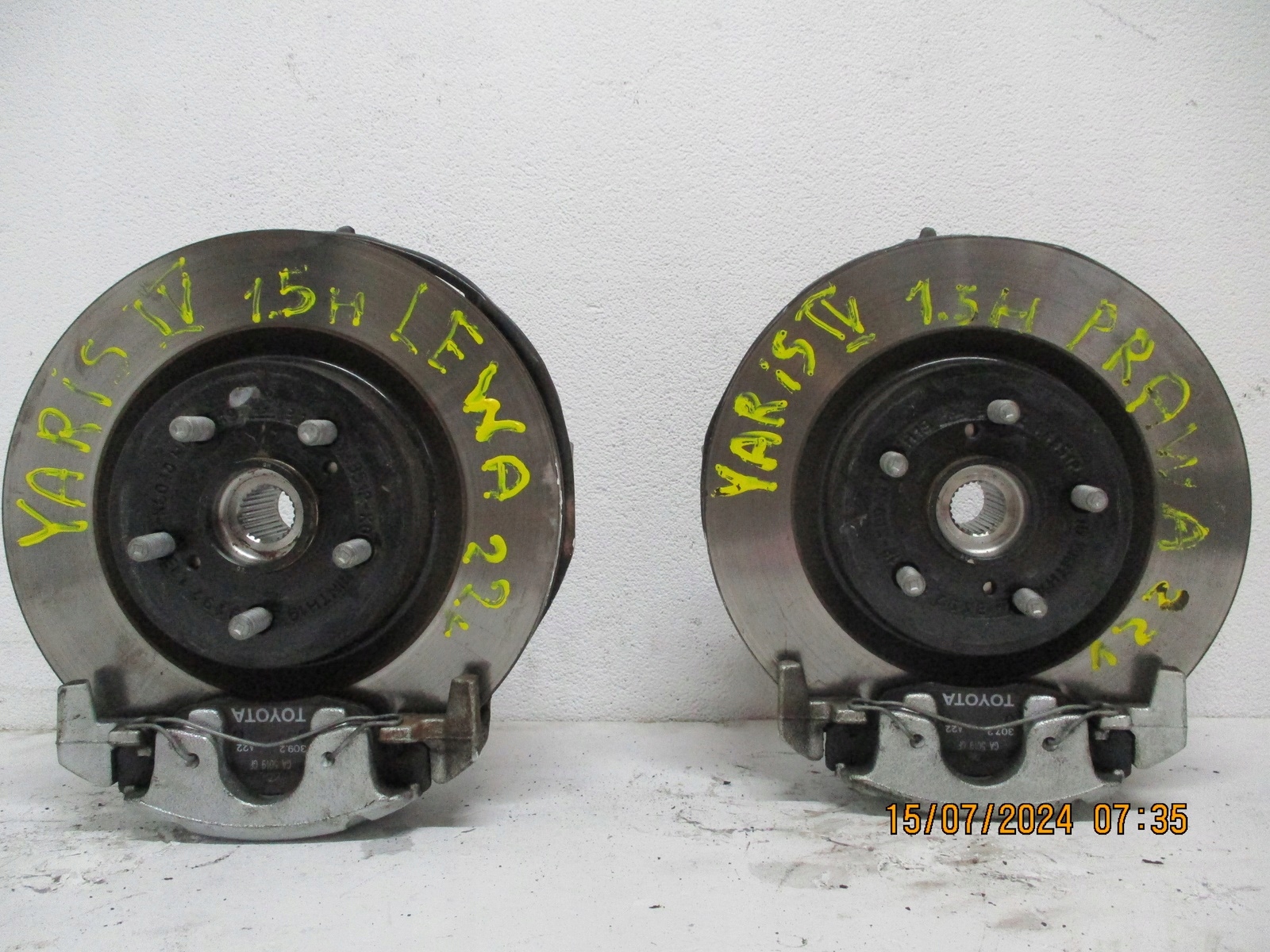 swing front Toyota Yaris IV left