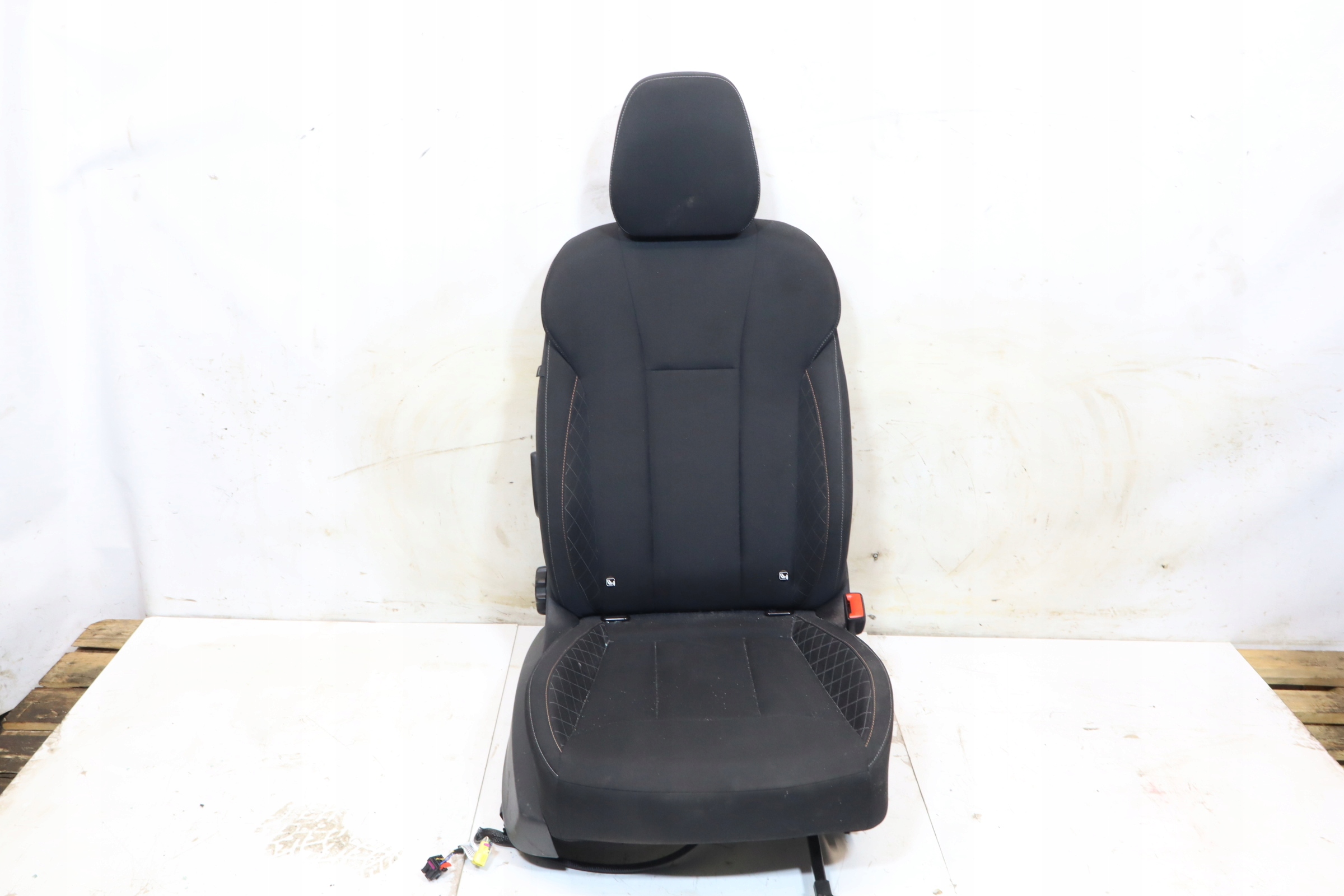 кресло передний левый SKODA SUPERB II