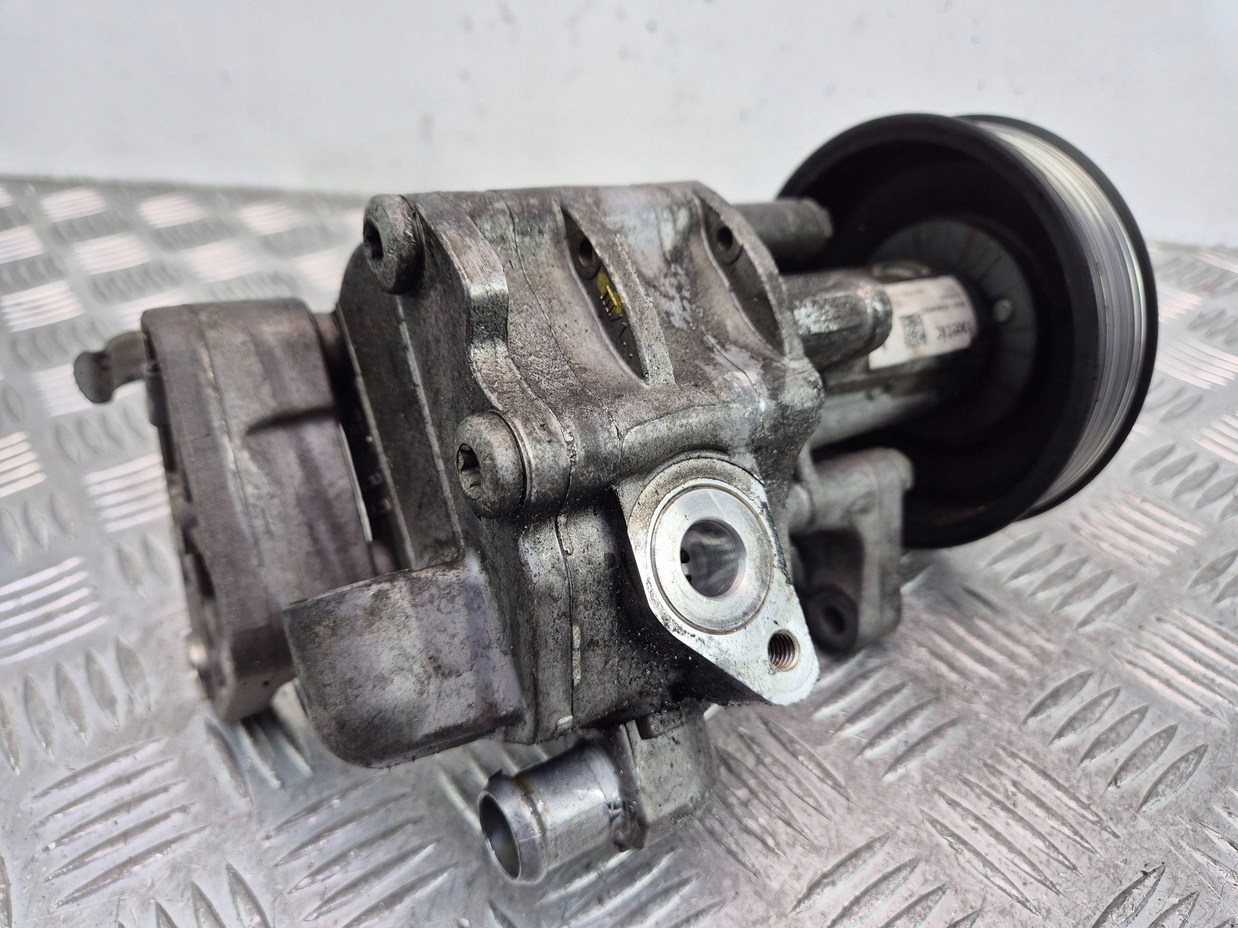 BMW X5 E70 xDrive 30d servo pump 679646203