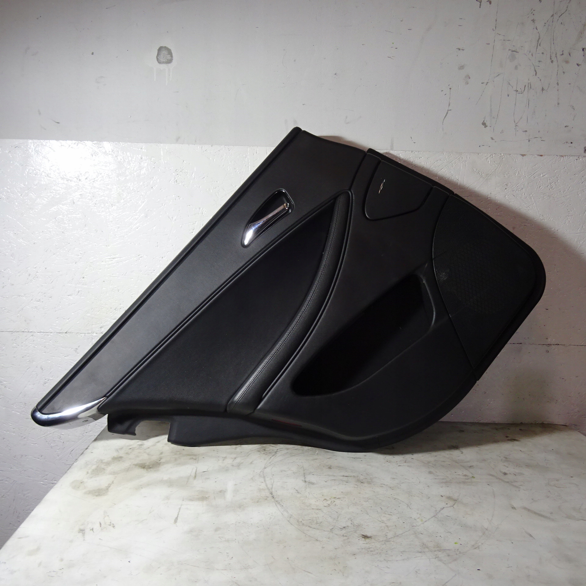 MERCEDES CLS C219 upholstery door left rear part