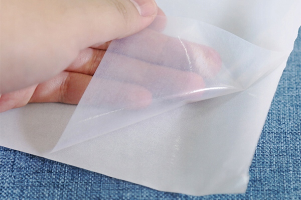 Folia TERMOFOLIA do naklejania naszywki, plakietki, aplikacji. 1m x 50cm Kod producenta TSF-80-050-100