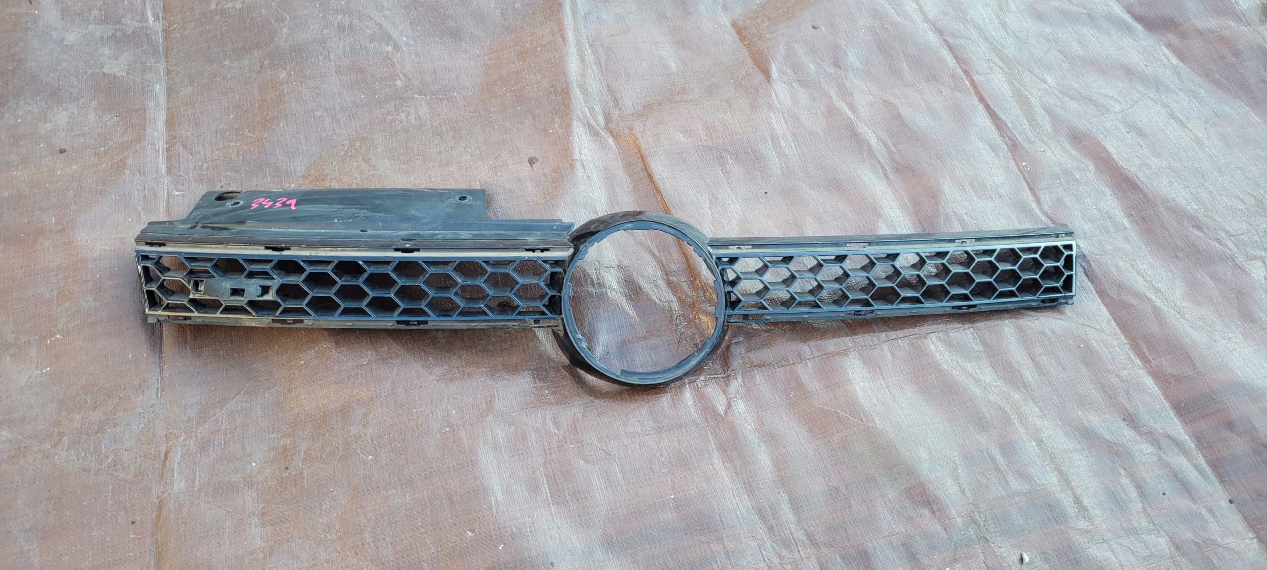 решетка радиатора бампера vw GOLF VI GTI // 3439