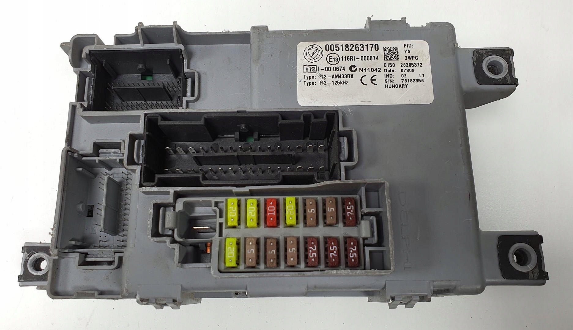 SKRZYNKA BEZPIECZNIKÓW FIAT GRANDE PUNTO