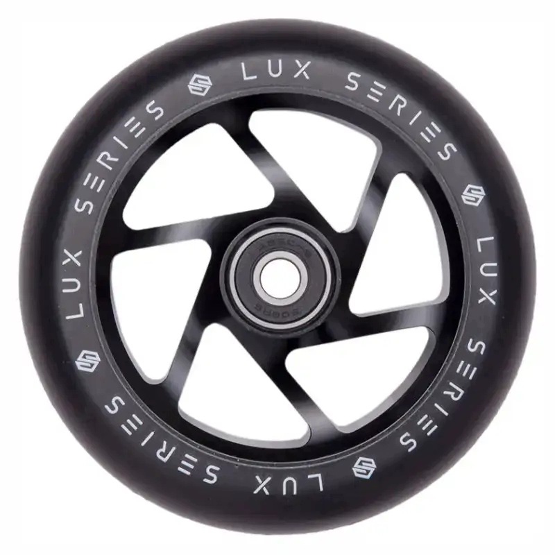 Kolečko pro výkonnostní koloběžku Striker Lux 110 mm černé