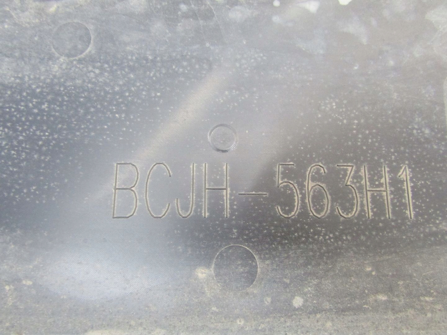 MAZDA 3 BP IV 21R OSŁONA LEWA PODWOZIA DOLNA DÓŁ Jakość części (zgodnie z GVO) Q - oryginał z logo producenta części (OEM, OES)