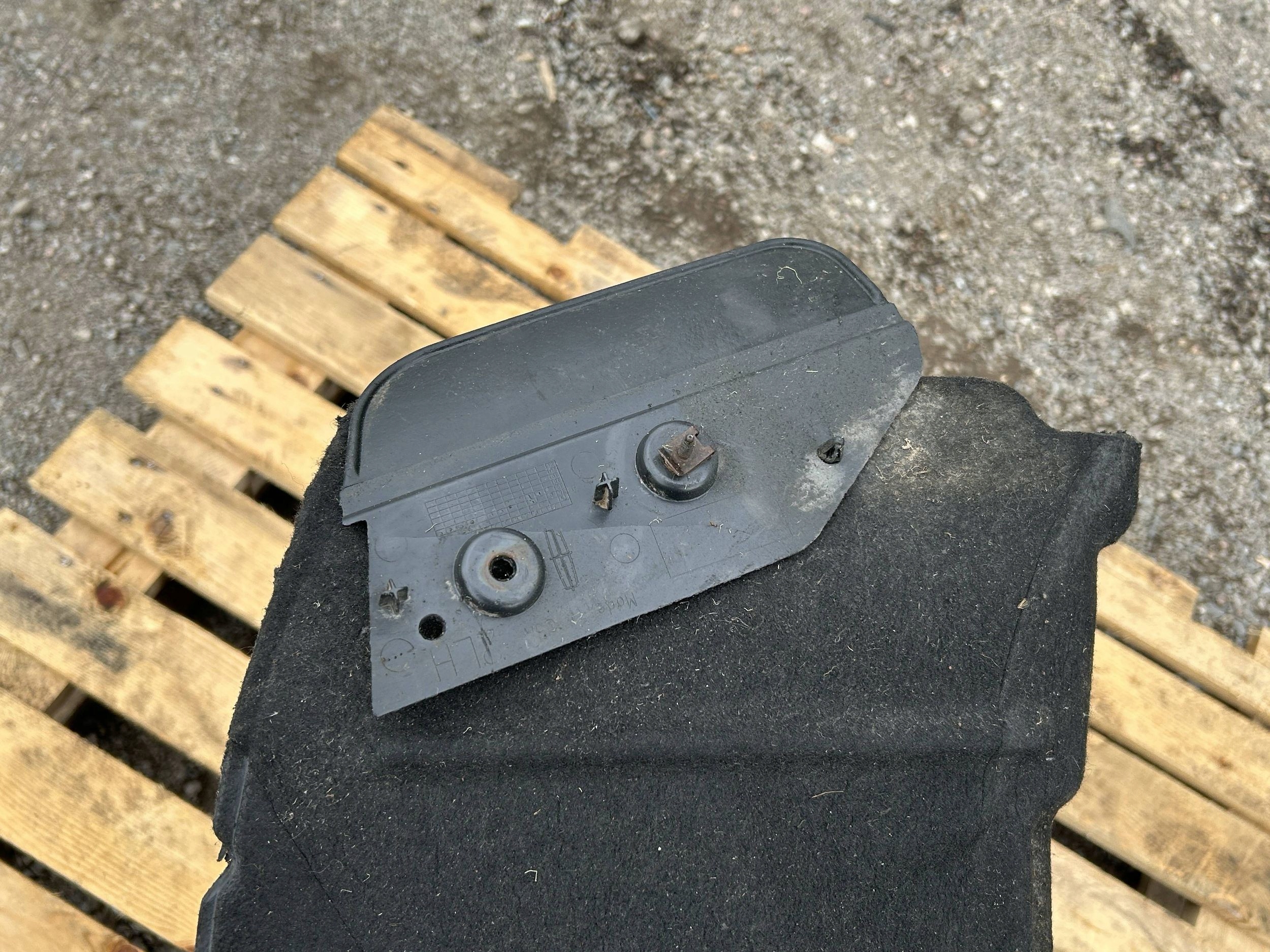 mudguard rear part rear. left Lincoln Continental 2017r