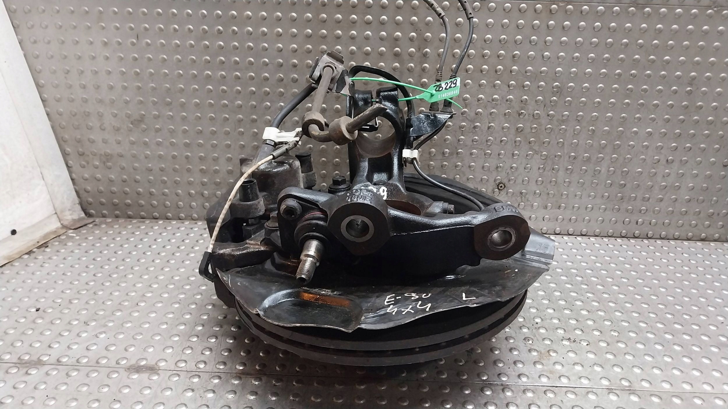 otoč čapu strmeň ľavý predok KPL 6768995 BMW E90 E91 E92 XDRIVE