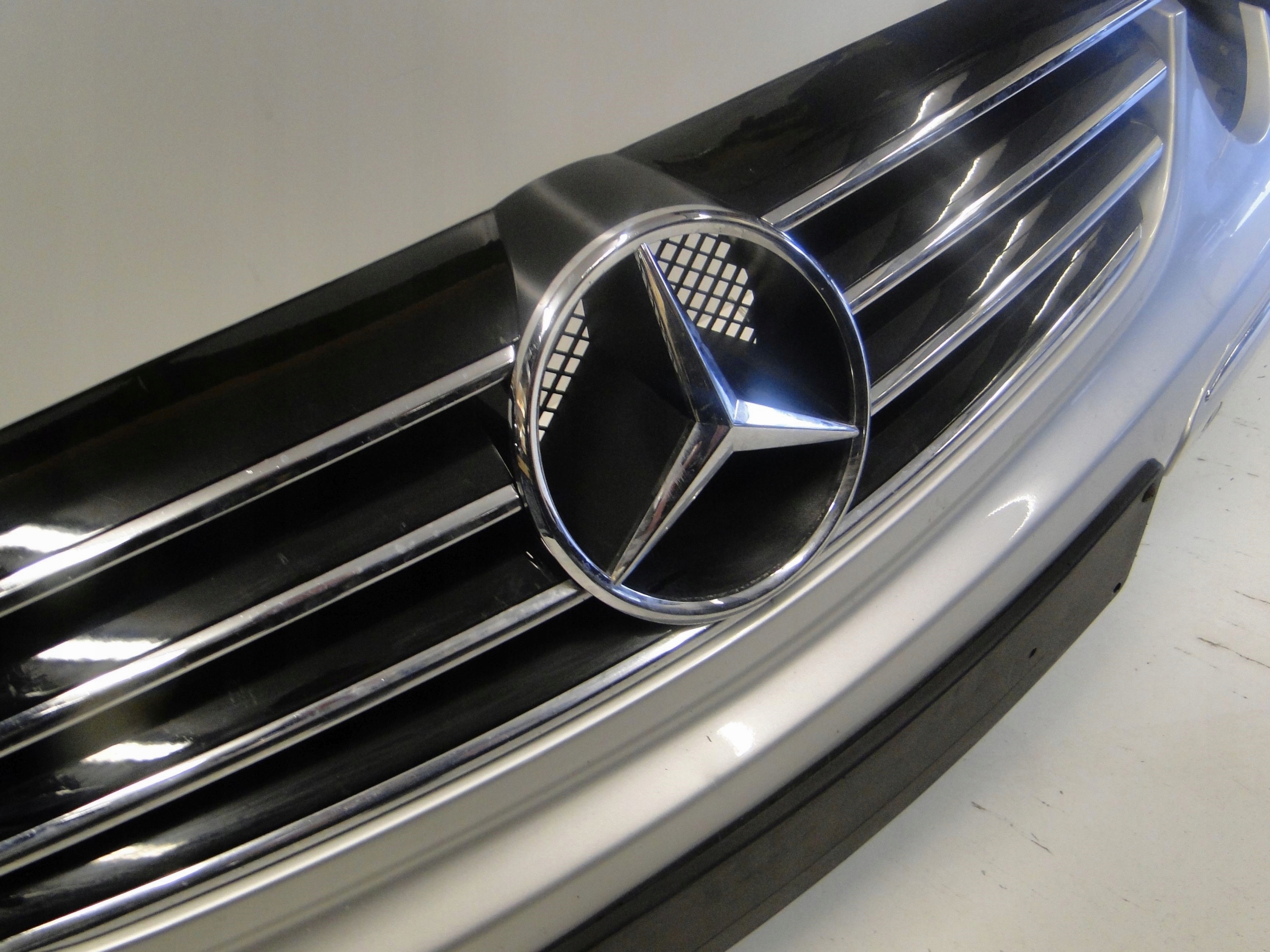 MERCEDES CLK 209 W209 GRILL ATRAPA 4 LAMELE CZARNY Typ samochodu Samochody osobowe