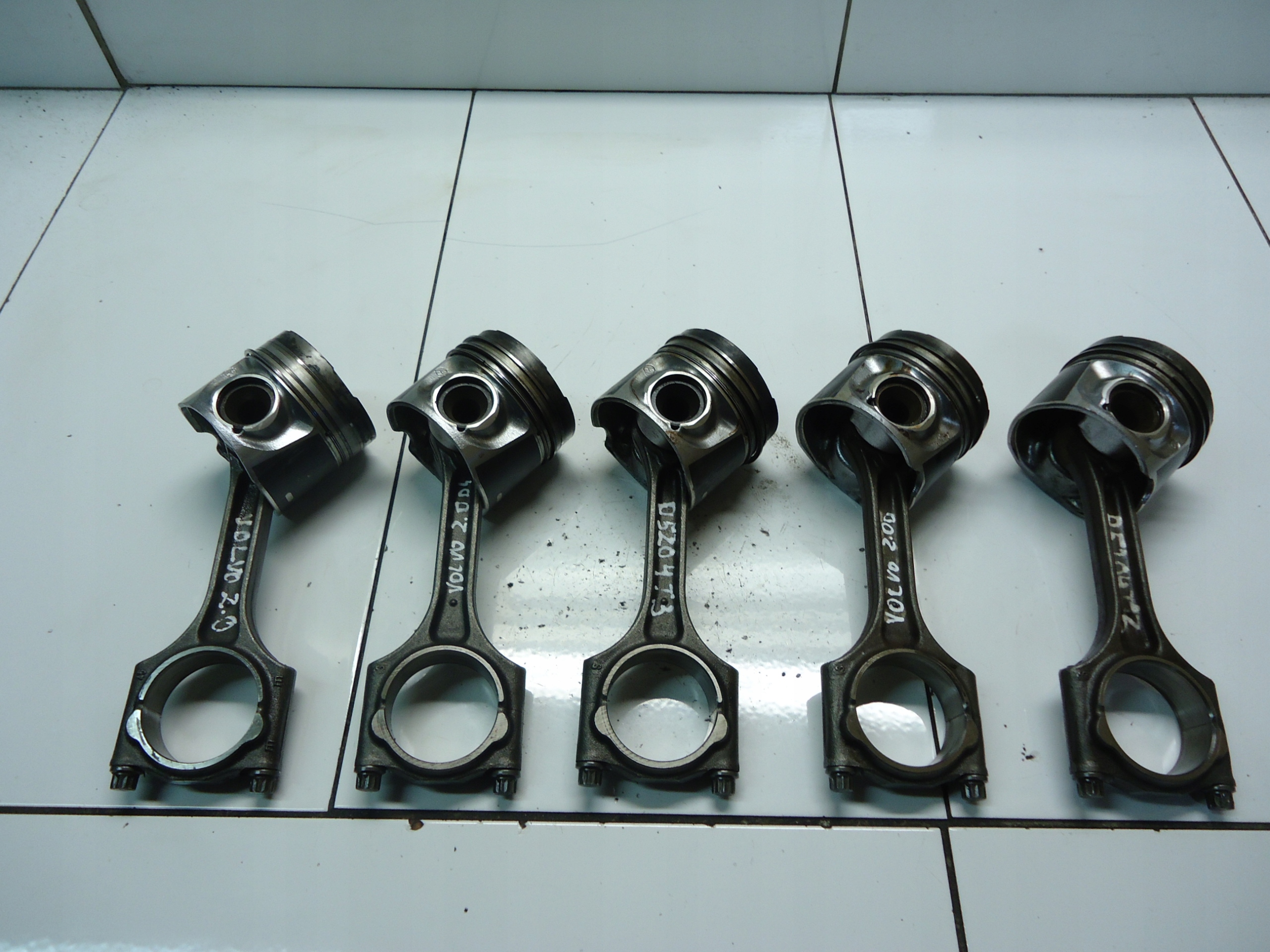 VOLVO S40 S60 V50 2.0 D3 D5204T3 Piston avec bielle