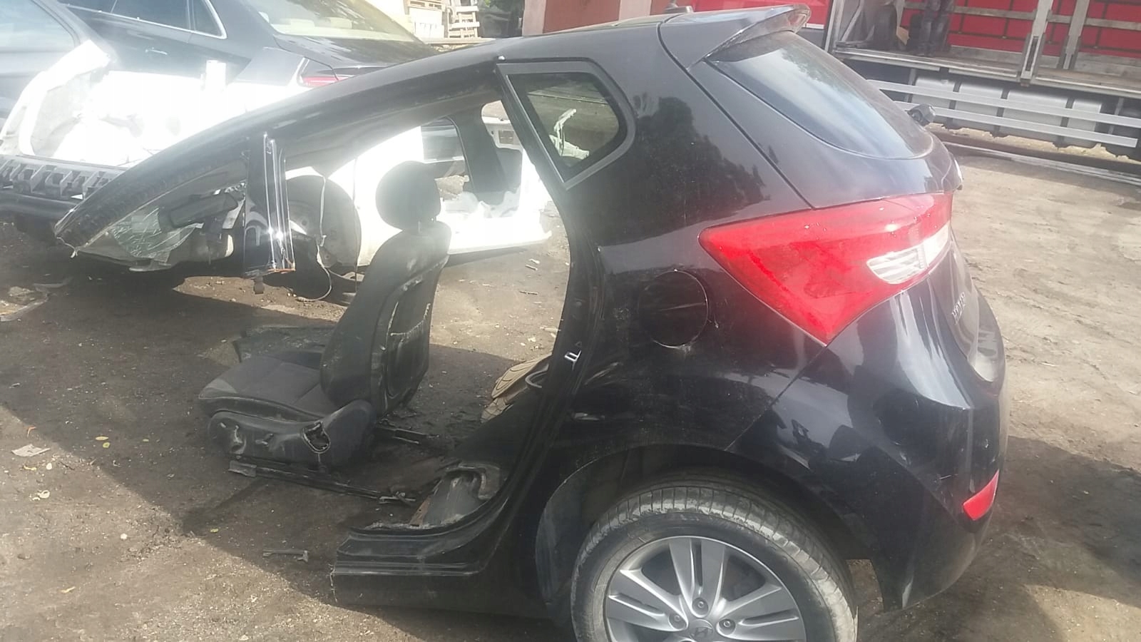 KLAPA TYŁ PAS ĆWIARTKA IX20 CZARNA PAE Producent części Hyundai OE