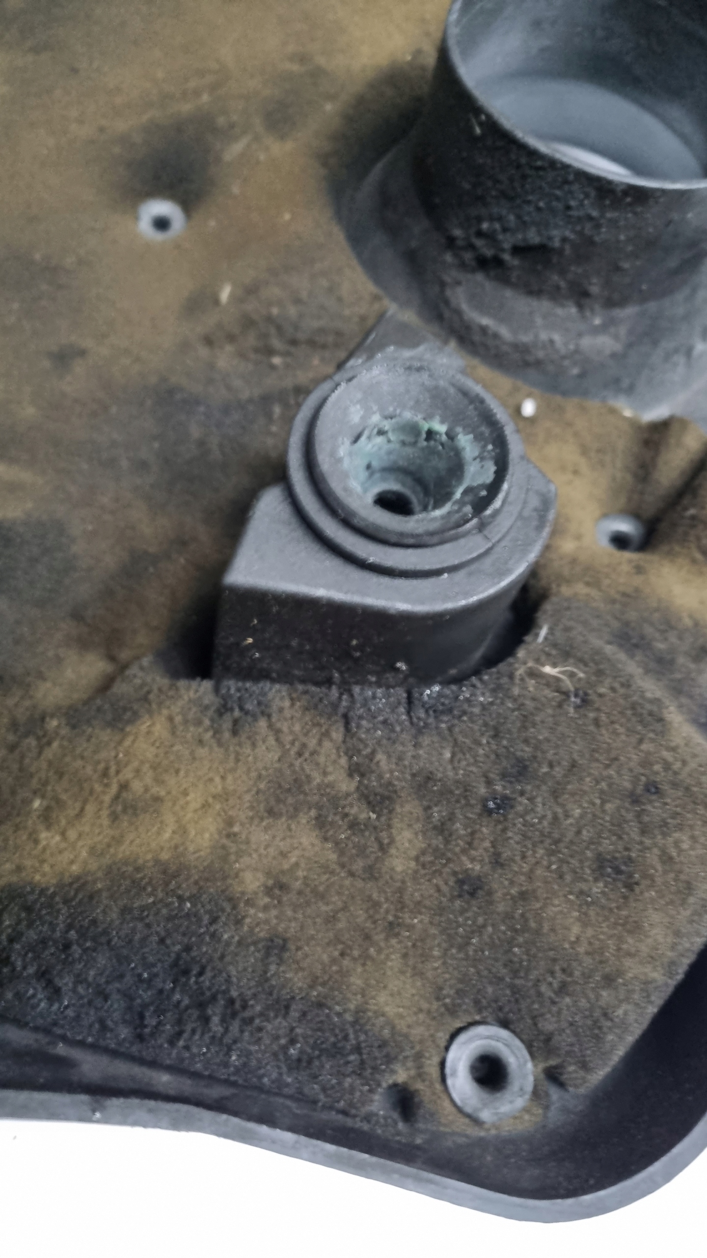 Renault OE 8200404674 oslona silnika Producent części Renault OE