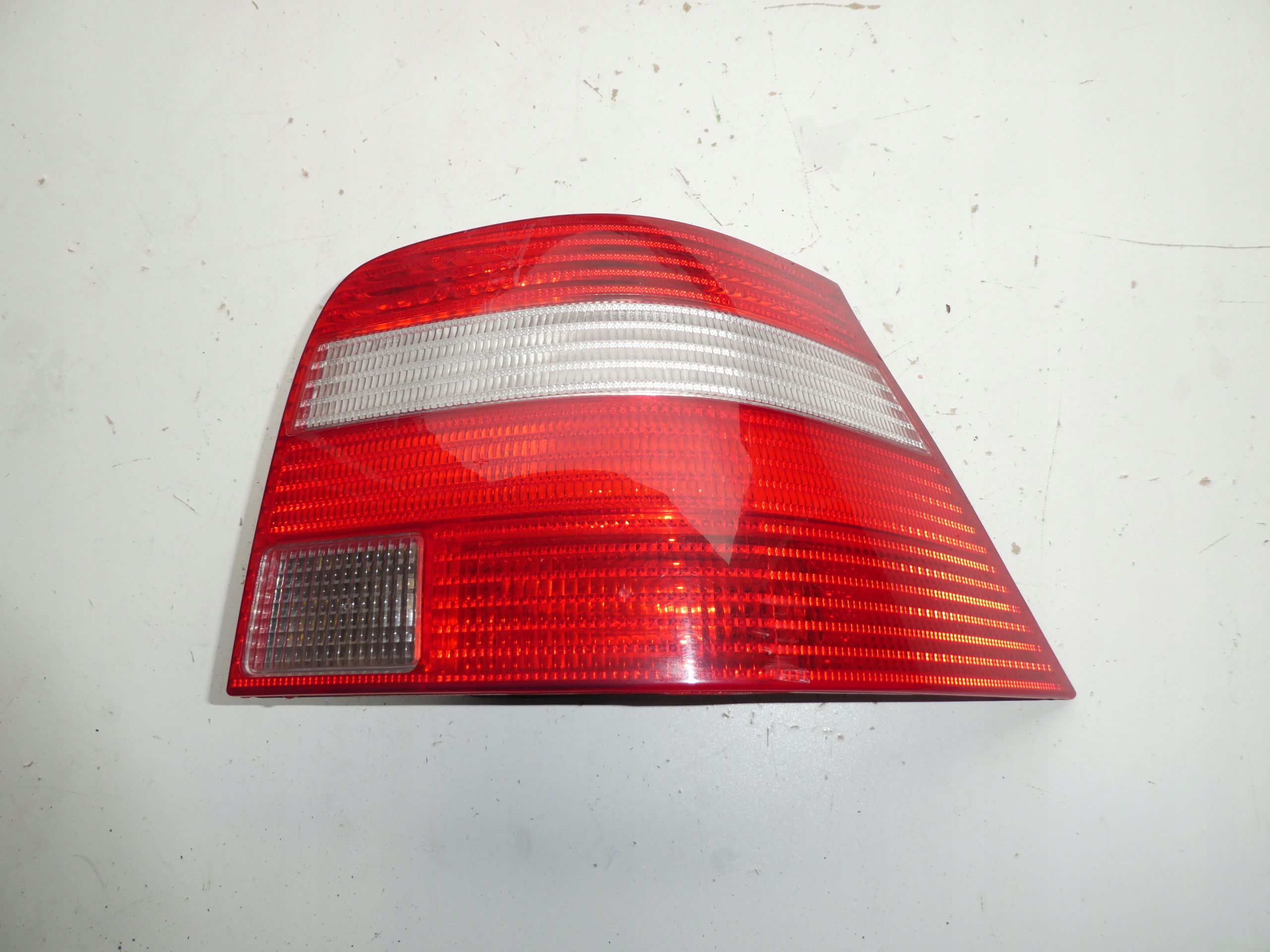 LICHT RECHTS HECK VW GOLF IV