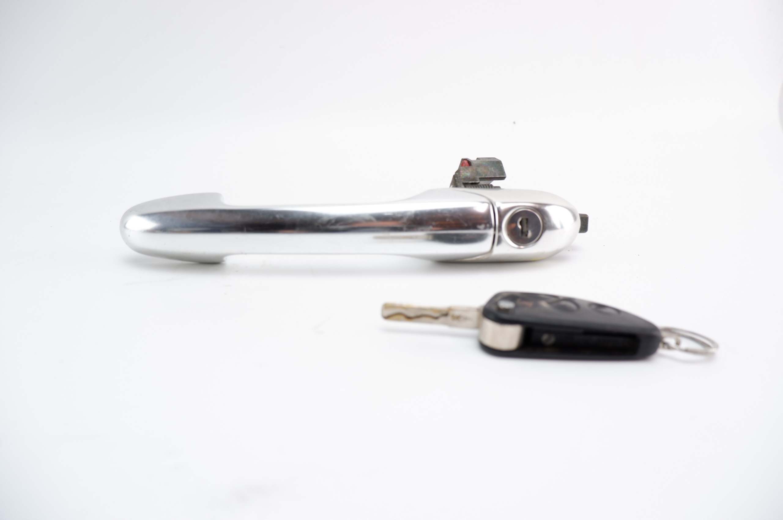 355373 - ДВЕРНАЯ РУЧКА ЛЕВАЯ ПЕРЕДНЯЯ ХРОМ ALFA ROMEO 147