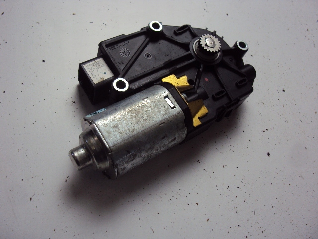 SILNICZEK ROLETY SZYBERDACHU FORD EDGE MK2 15