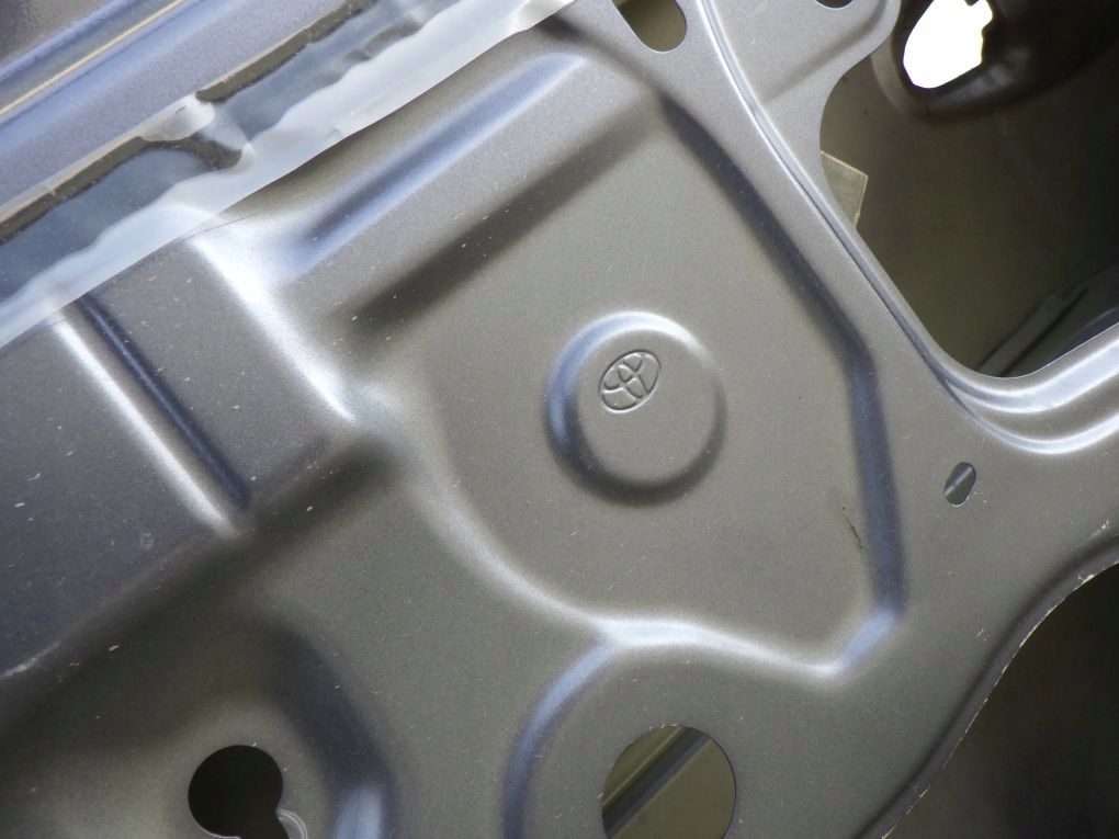 TOYOTA AURIS II 2 HB 12- door right rear.