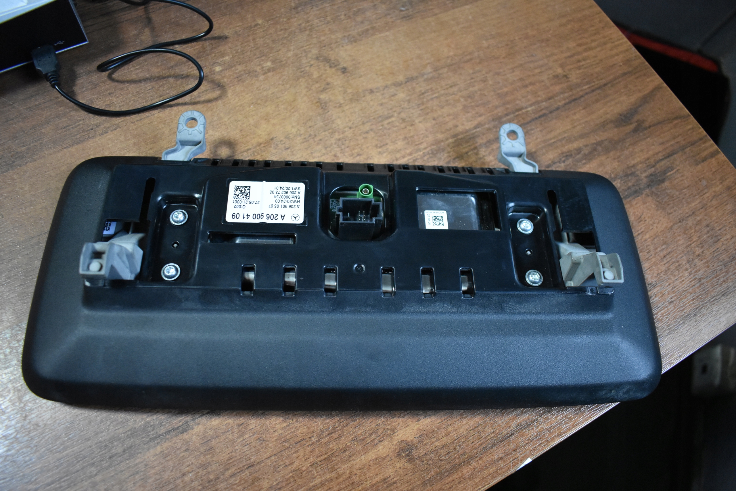 IDEALNY EKRAN display LCD MERCEDES W206 1