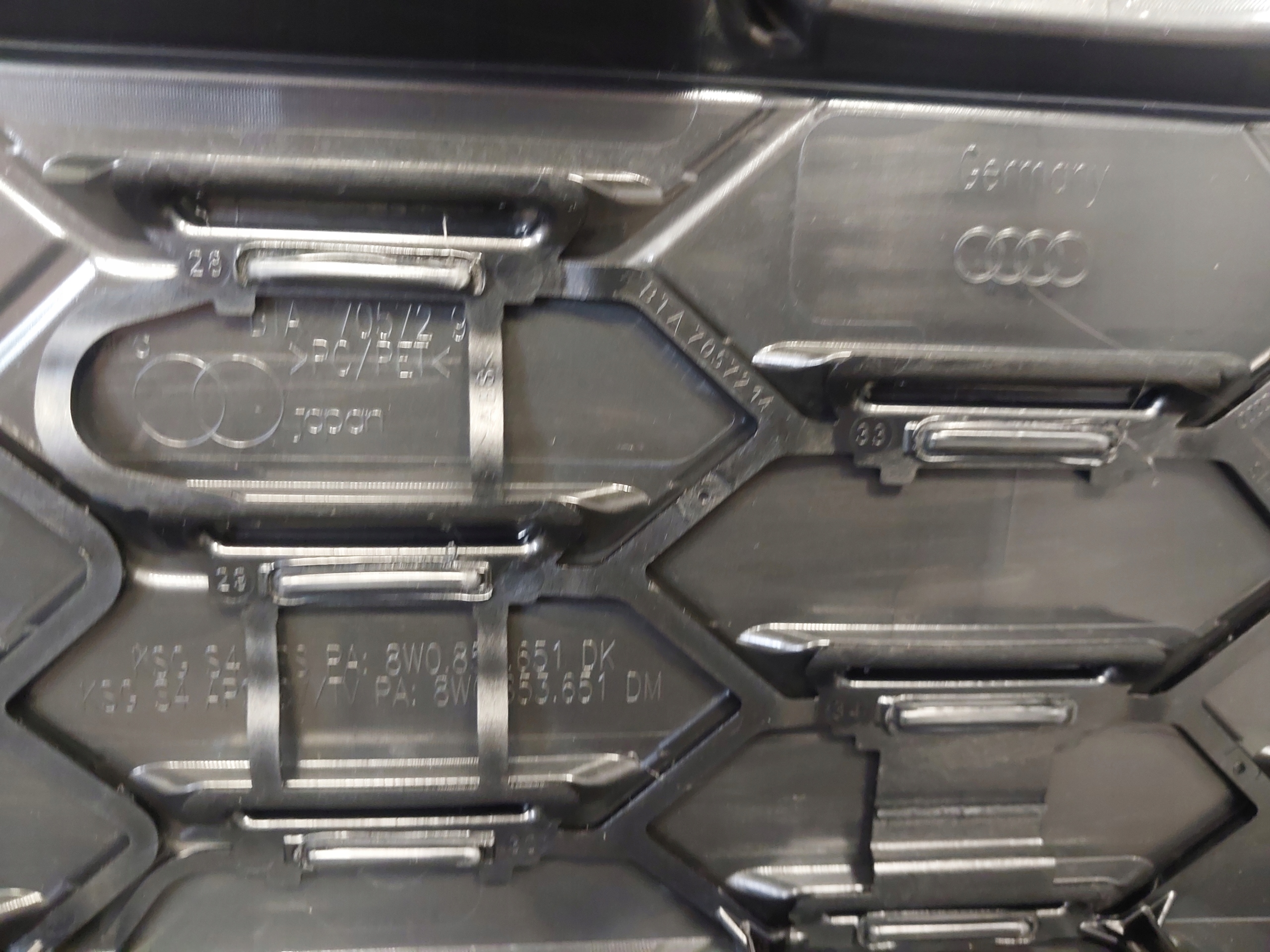Audi 8W0 Kühlergrill FRONTGRILL Kühlergitter 8W0853651DM - Thumbnail 7