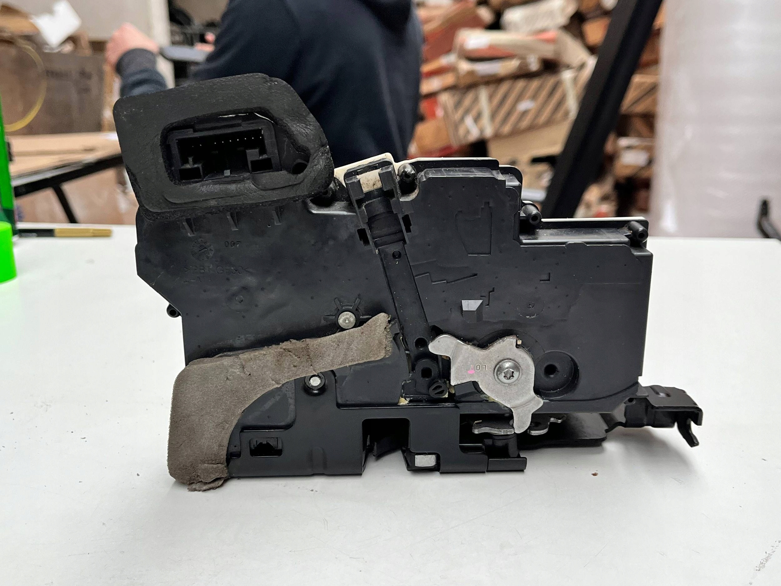 AUDI A6 C8 lock door left rear part 4K0839015R !J