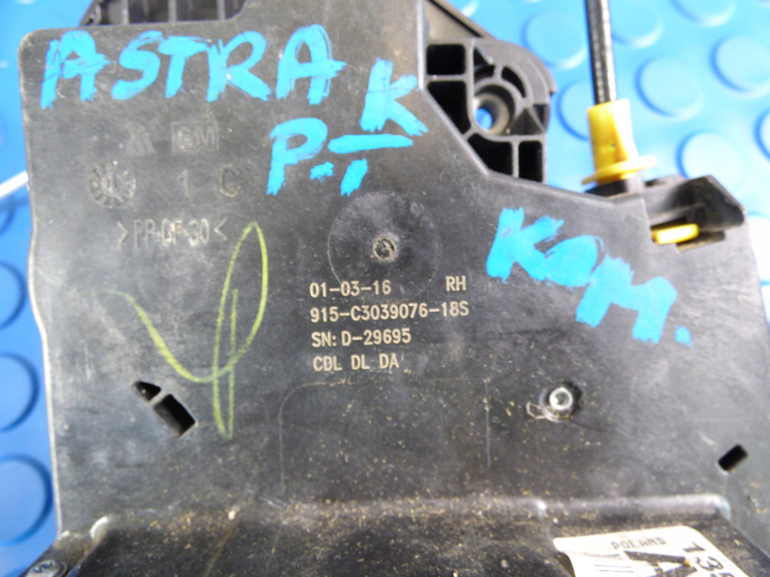 lock door right rear part stBDB OPEL ASTRA V K