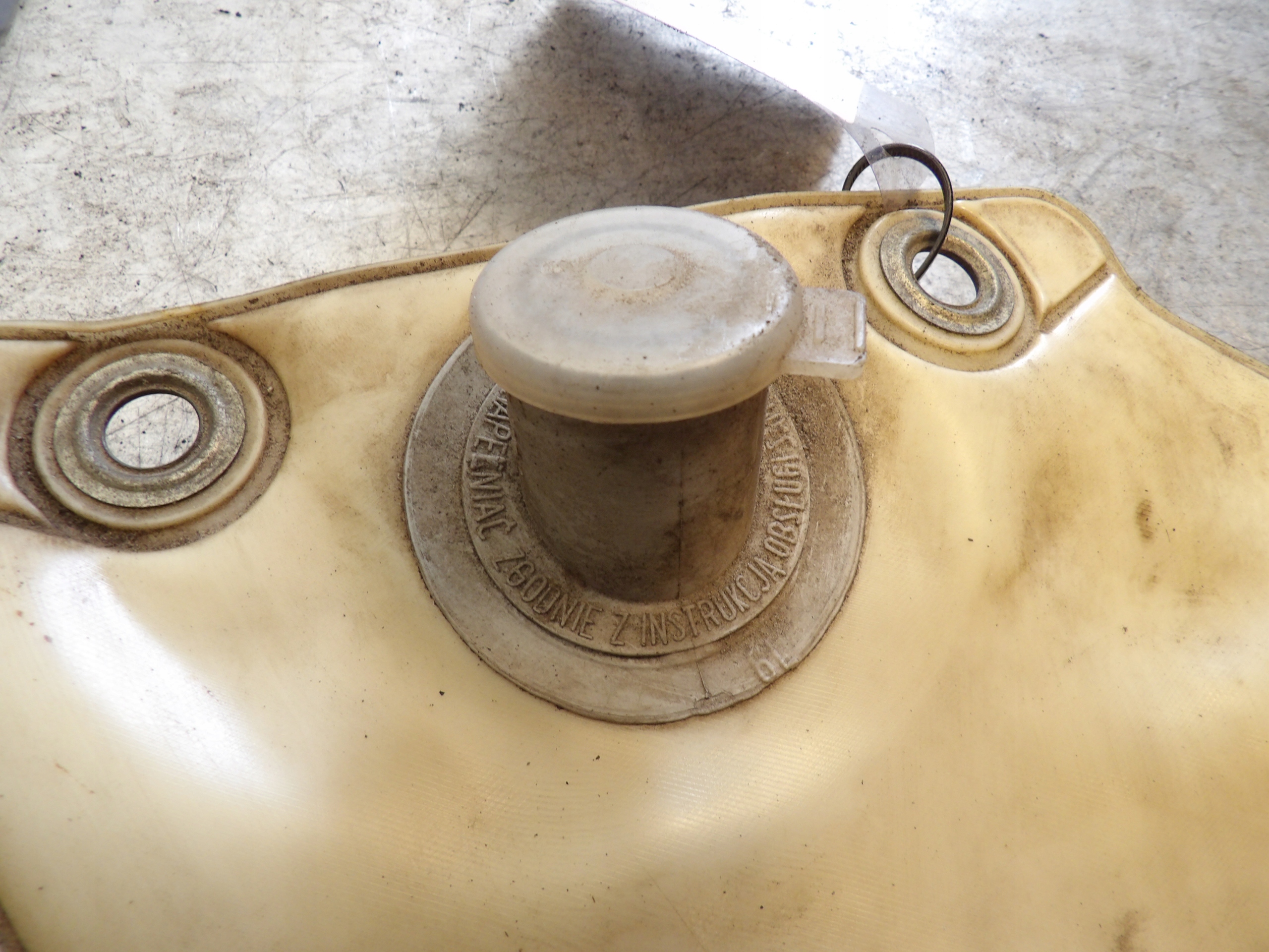FIAT 125p - washer fluid tank