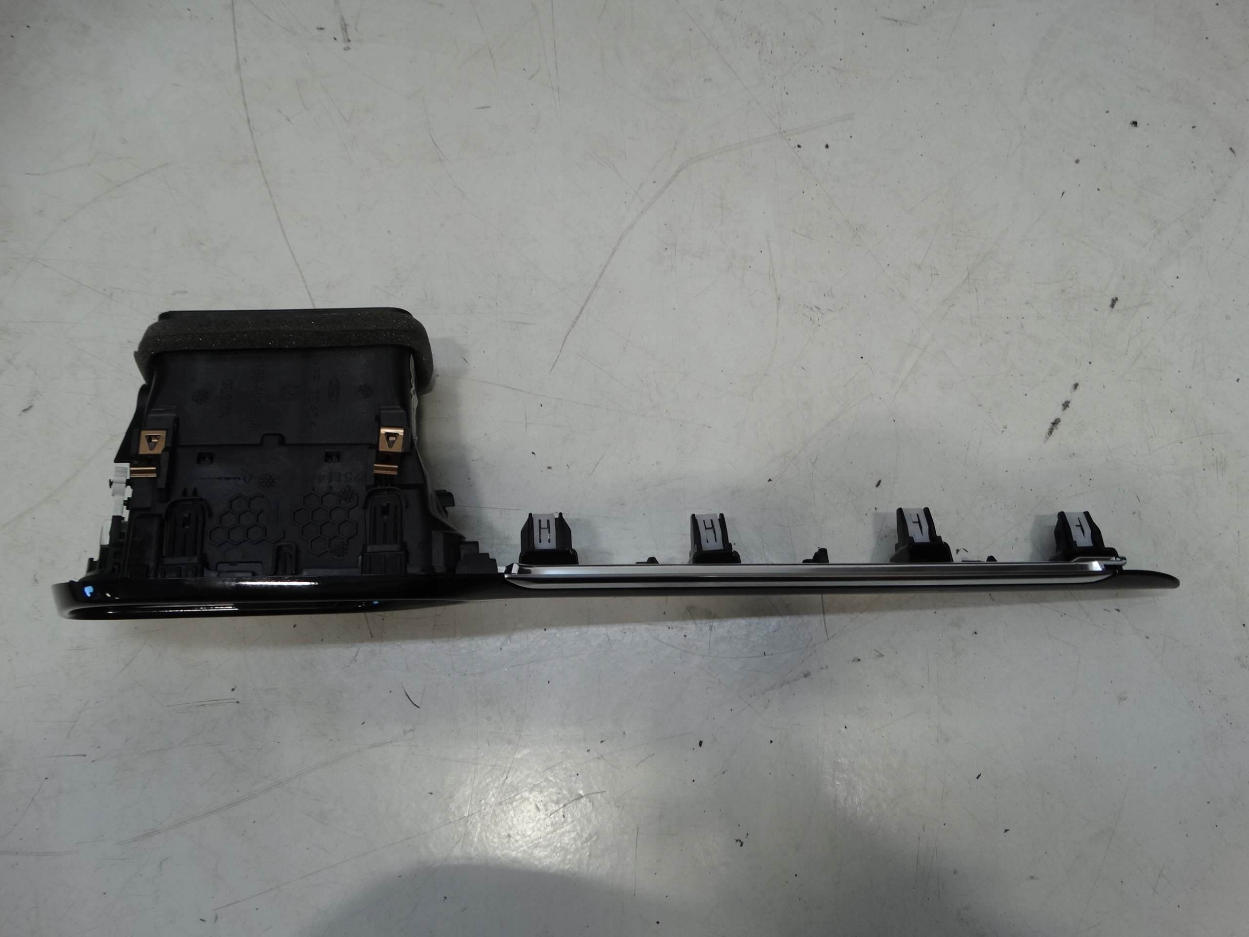 grid air conditioning devices right CHROM FORD FIESTA MK8 H1BB-A018B08