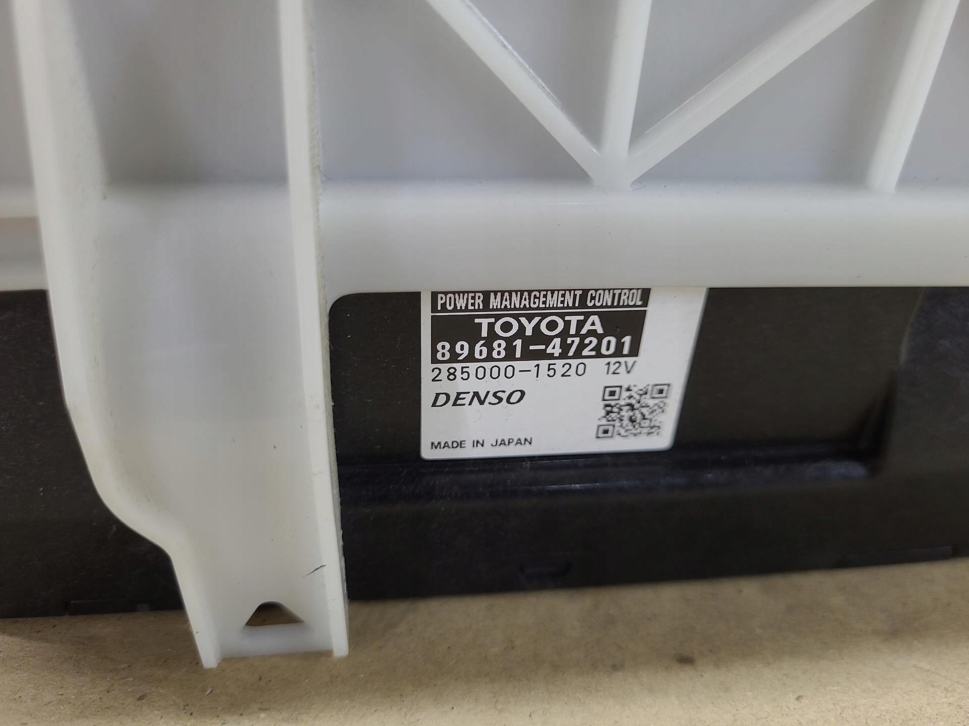 comfort control unit Toyota Prius plus ZVW40 2012 8968147201