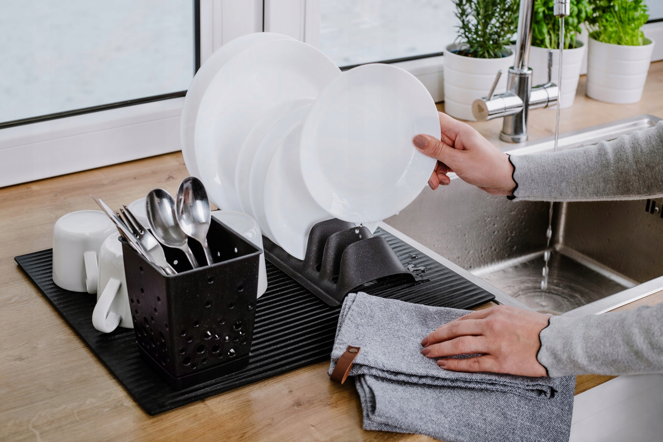 Stojak na talerze plastikowy Practic 7 luk biały Marka Practic