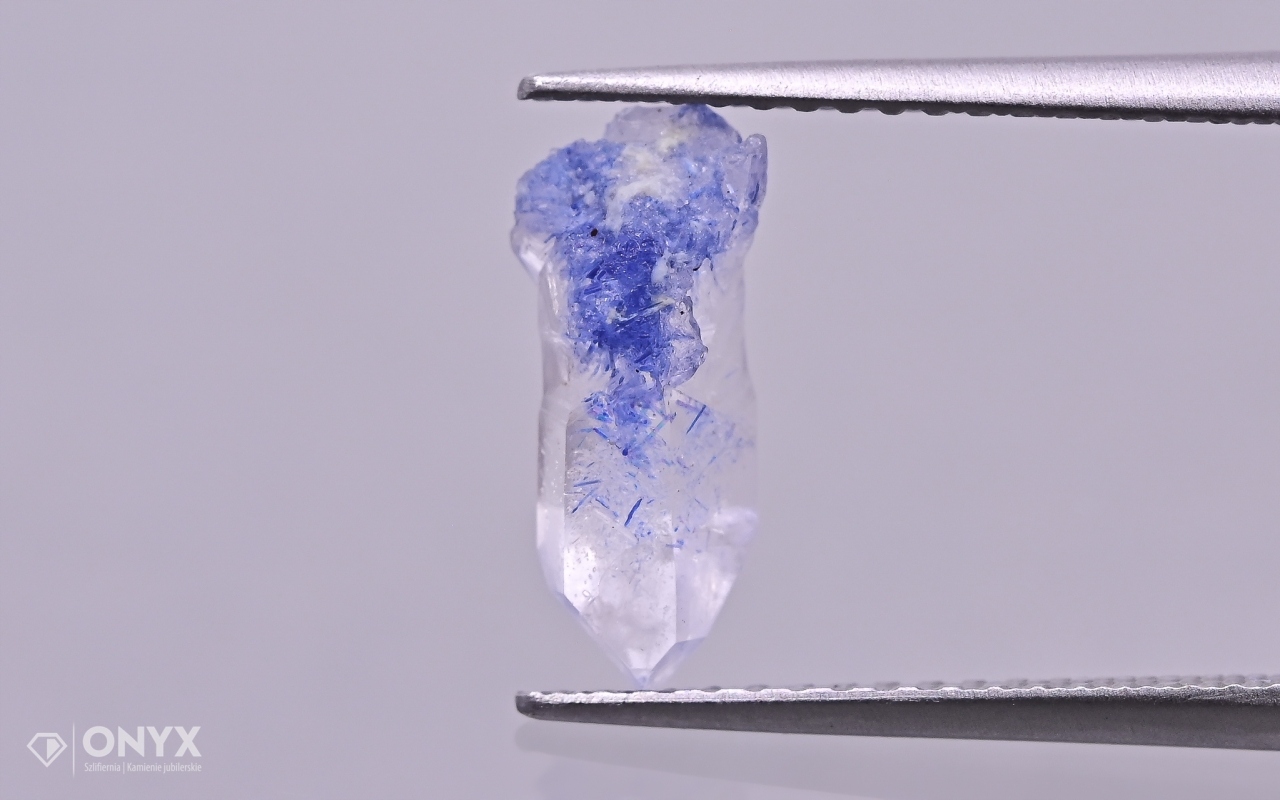 Křemen s dumortierytem přírodní křišťál 11,5x5 mm