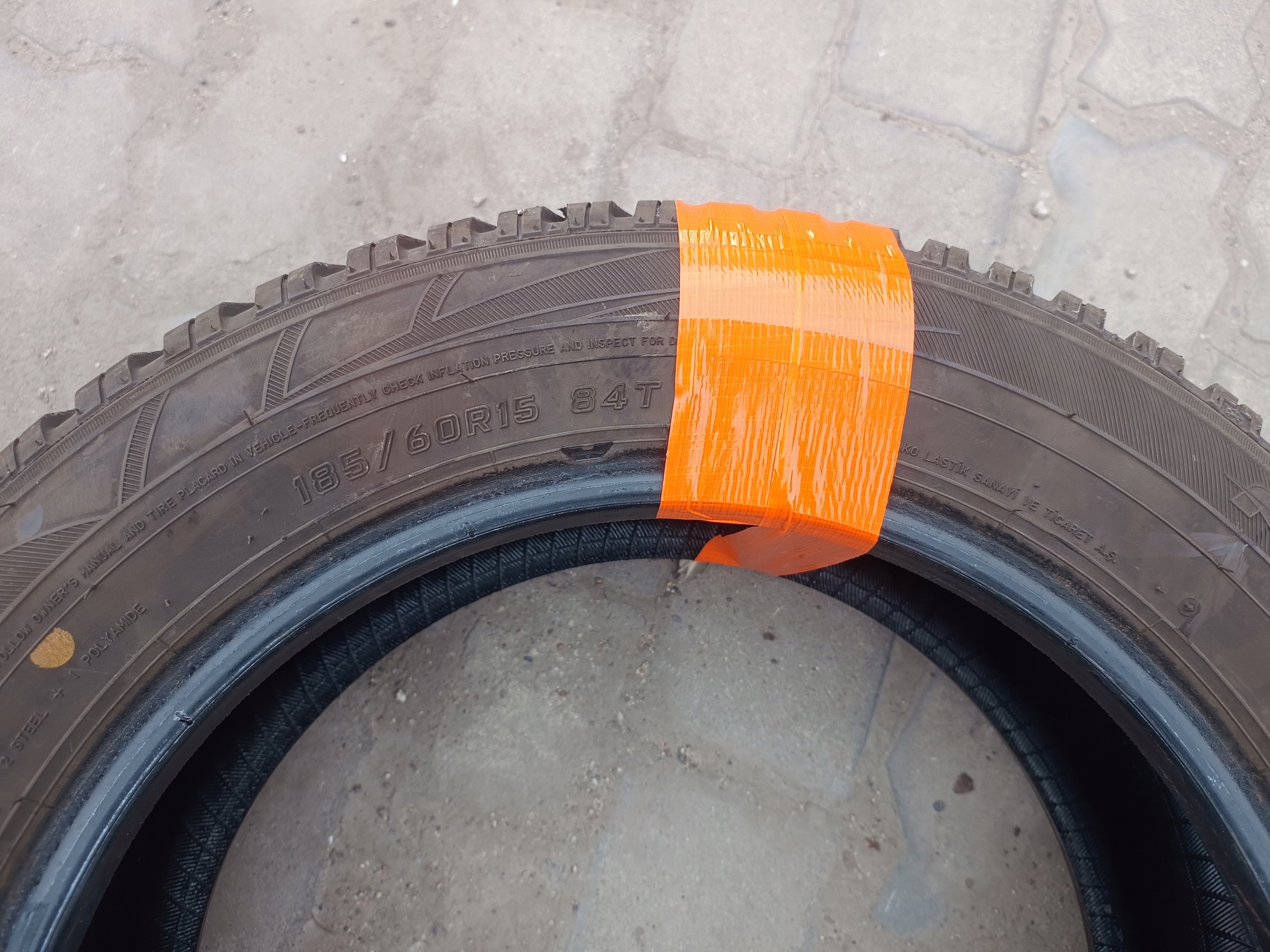 4x Falken EuroWinter HS01 185/60/15 Szerokość opony 185 mm