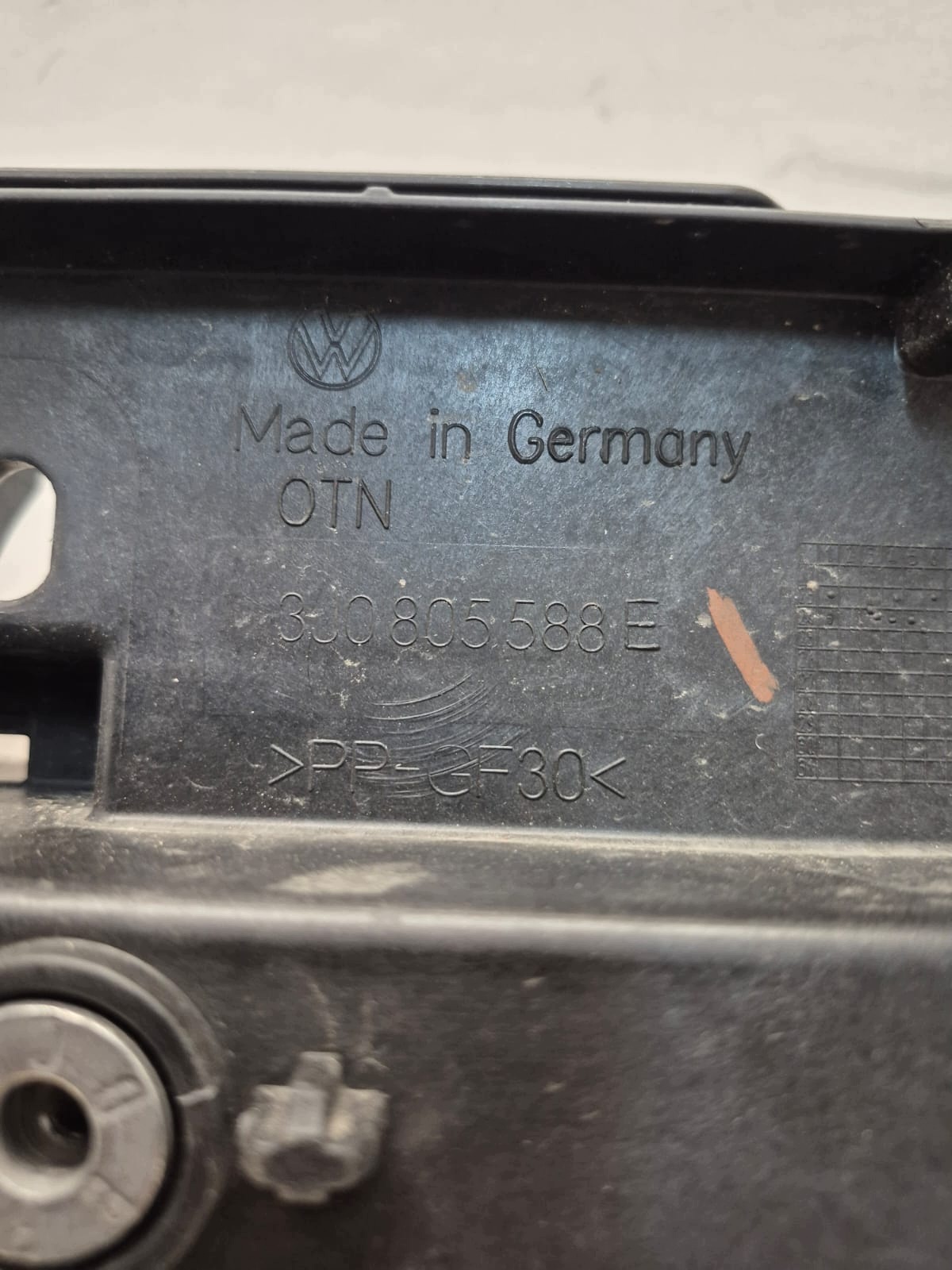 VW PASSAT B9 3J0 23- support panel for radiators pillar front 3J0805588E