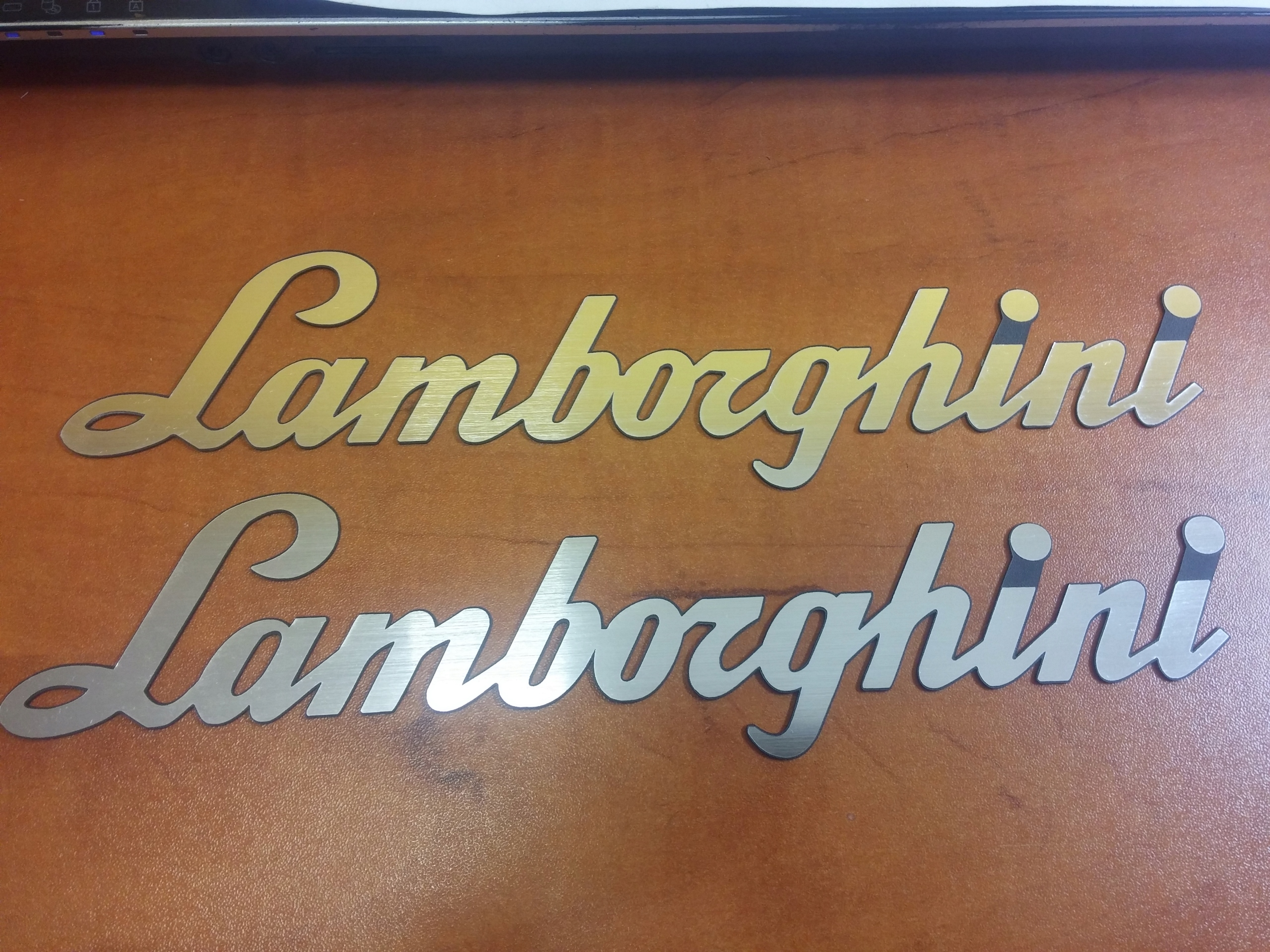 

Lamborghini naklejka emblemat 250x60 mm *srebro x2