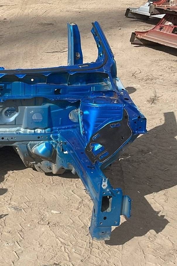 quarter front pillar central quarter side left Renault Rafale