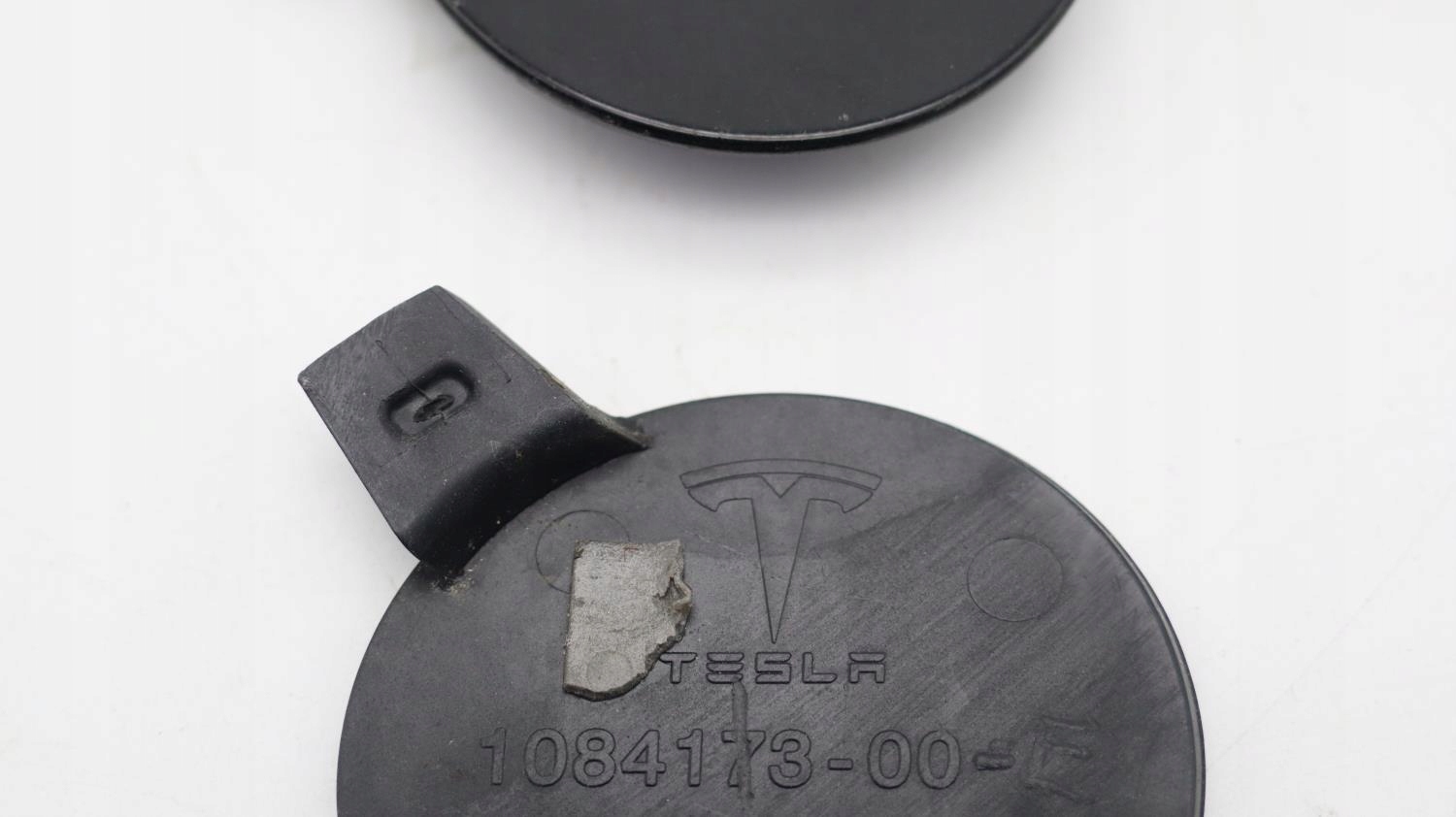 TESLA 3 ZASLEPKA HAKA ZDERZAKA PRZOD 1084173 00 E Installation side Front