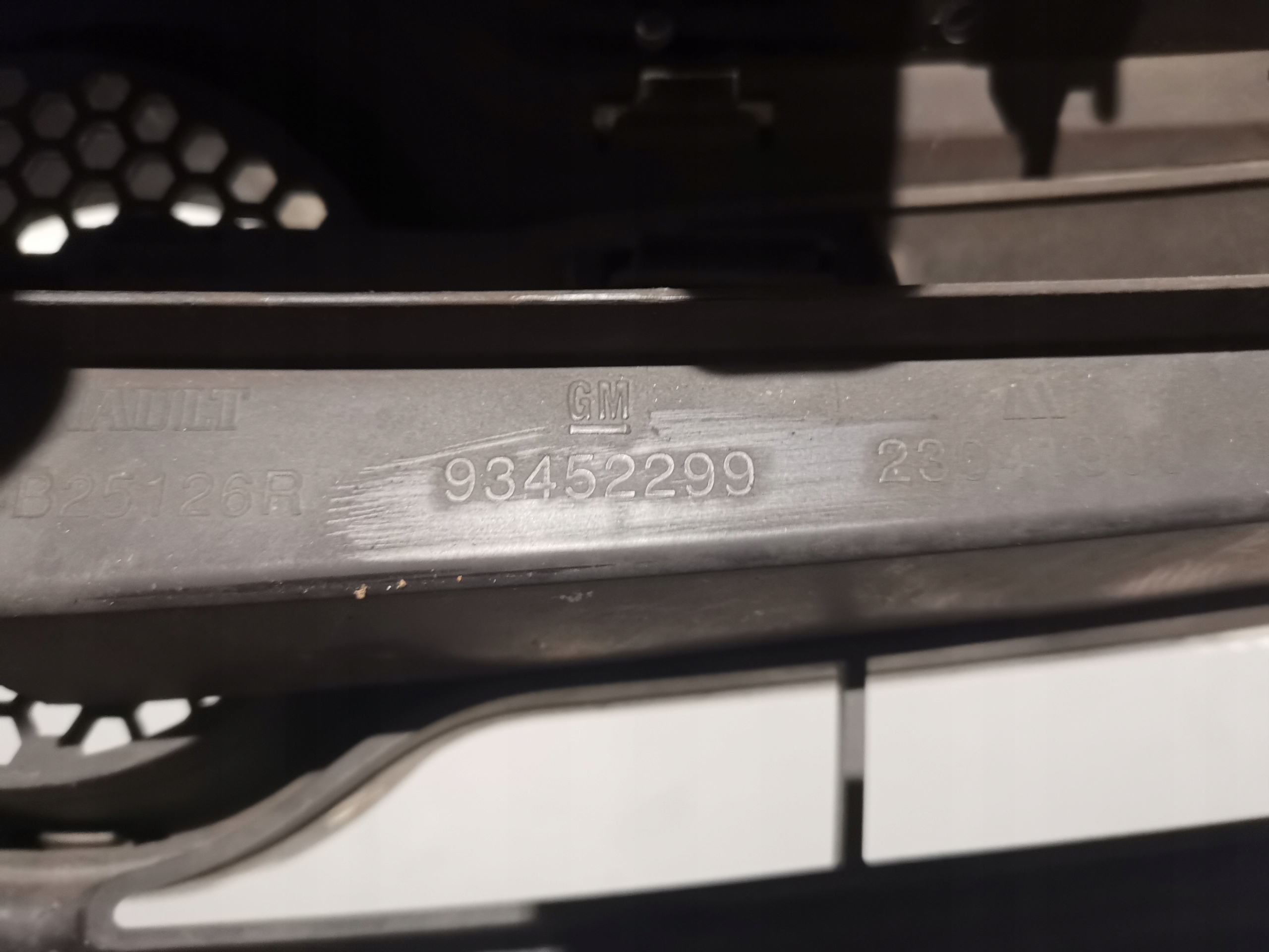 решетка радиатора opel VIVARO b II 14- 93452299