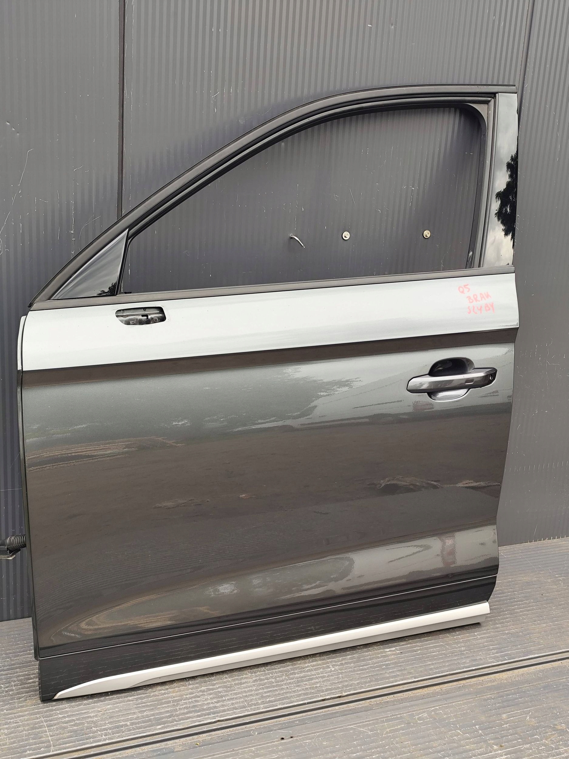 AUDI Q5 II 80A door front left complete DEMONTAZ