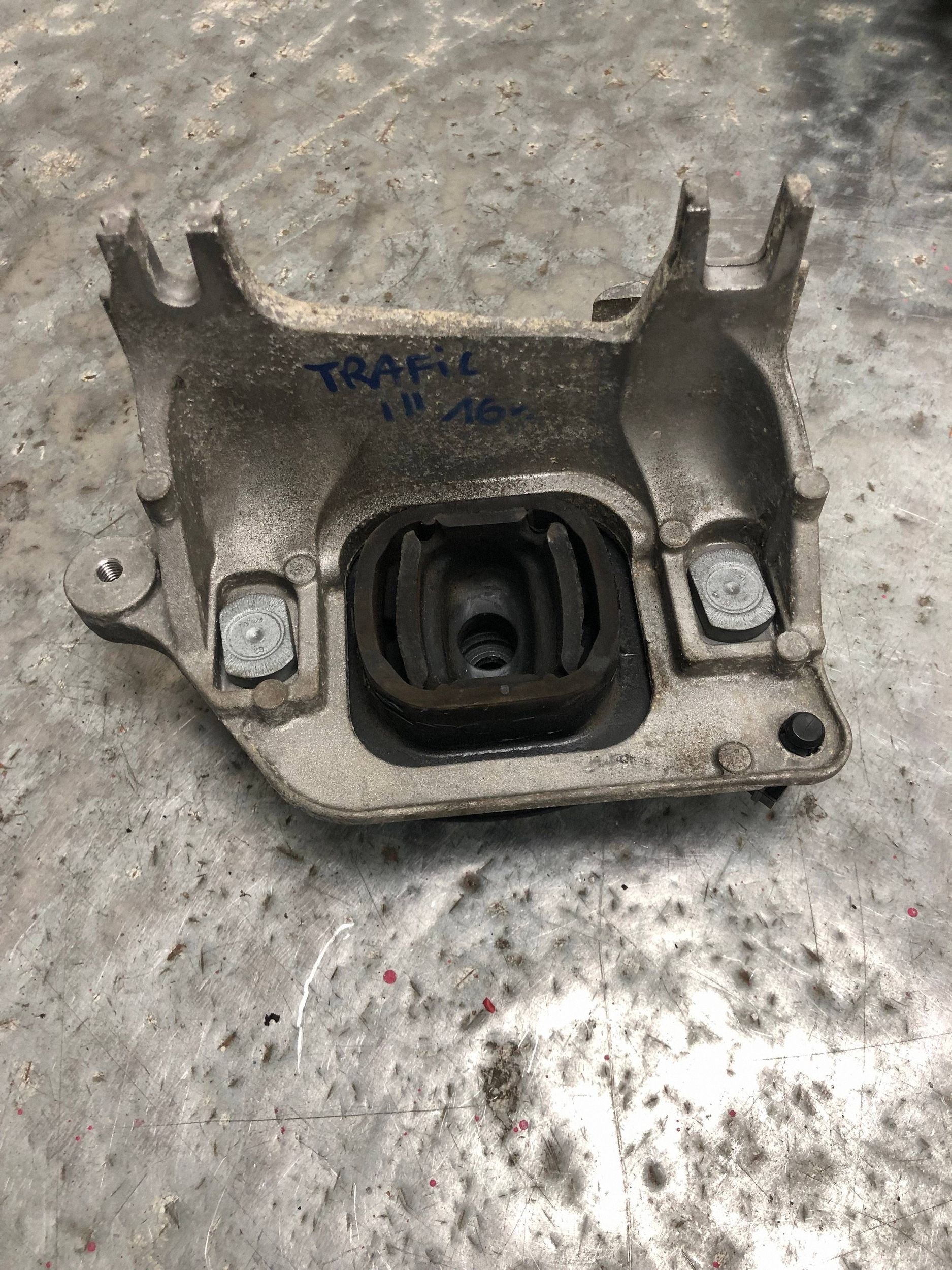 holder gearbox mounting RENAULT TRAFIC III 112228161R